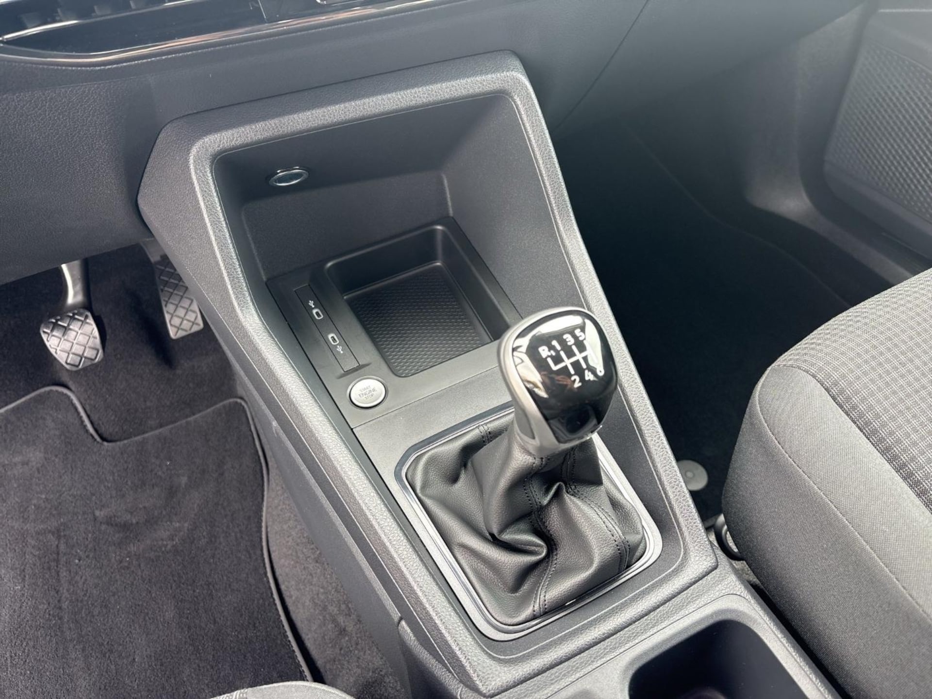 Volkswagen Caddy Basis-Modell