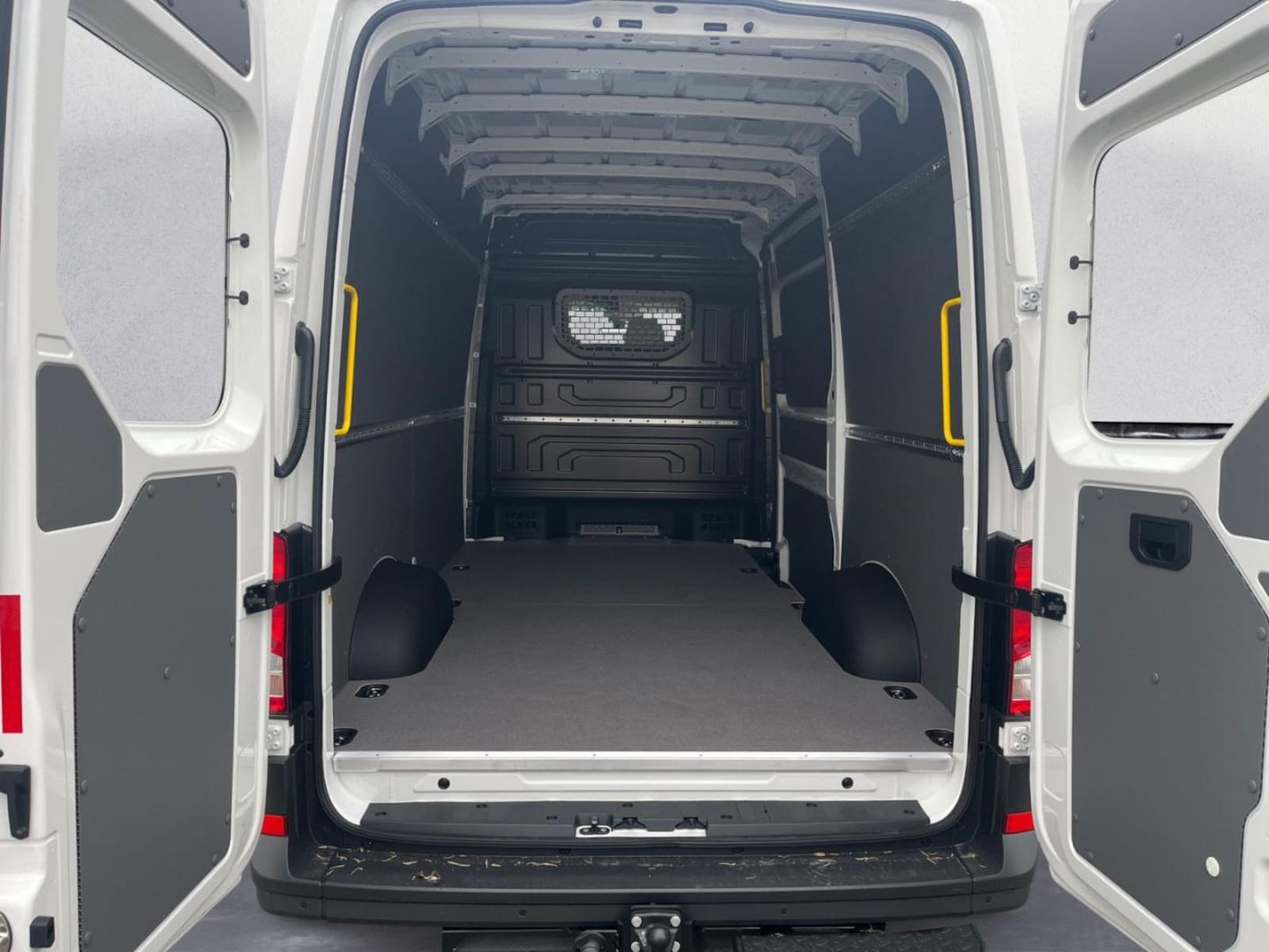 Volkswagen Crafter Kasten mittlerer Radstand – Bild 7