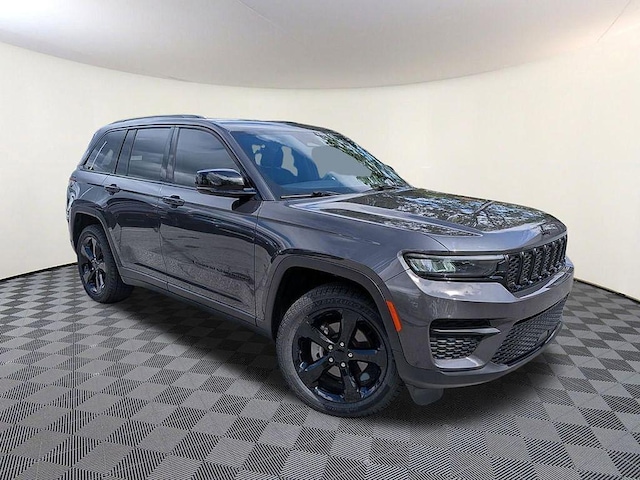 Photo of 2023 Jeep Grand Cherokee 