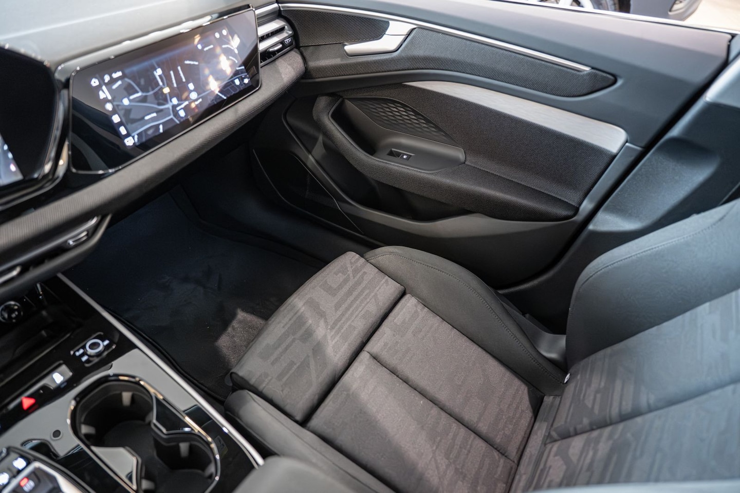 Bild über Audi A6 Avant TDI 150 kW S tronic - für weitere Informationen kontaktieren Sie den Audi Partner