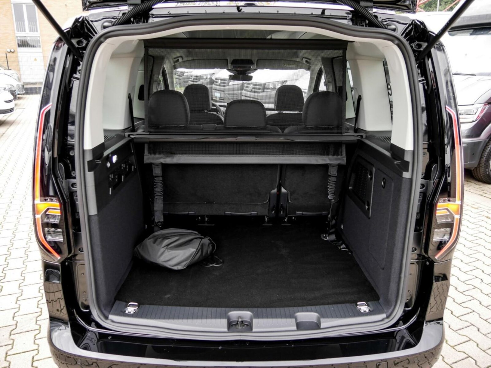 Volkswagen Caddy Kombi – Bild 12