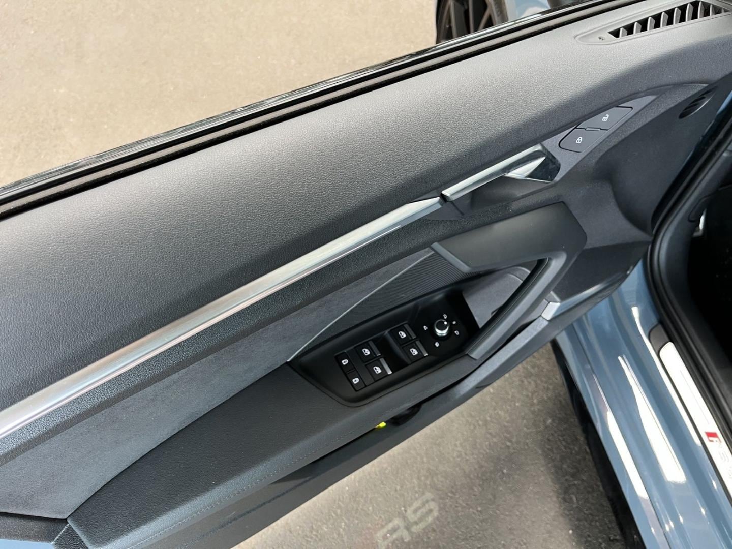Bild über Audi RS 3 Limousine TFSI quattro S tronic - für weitere Informationen kontaktieren Sie den Audi Partner
