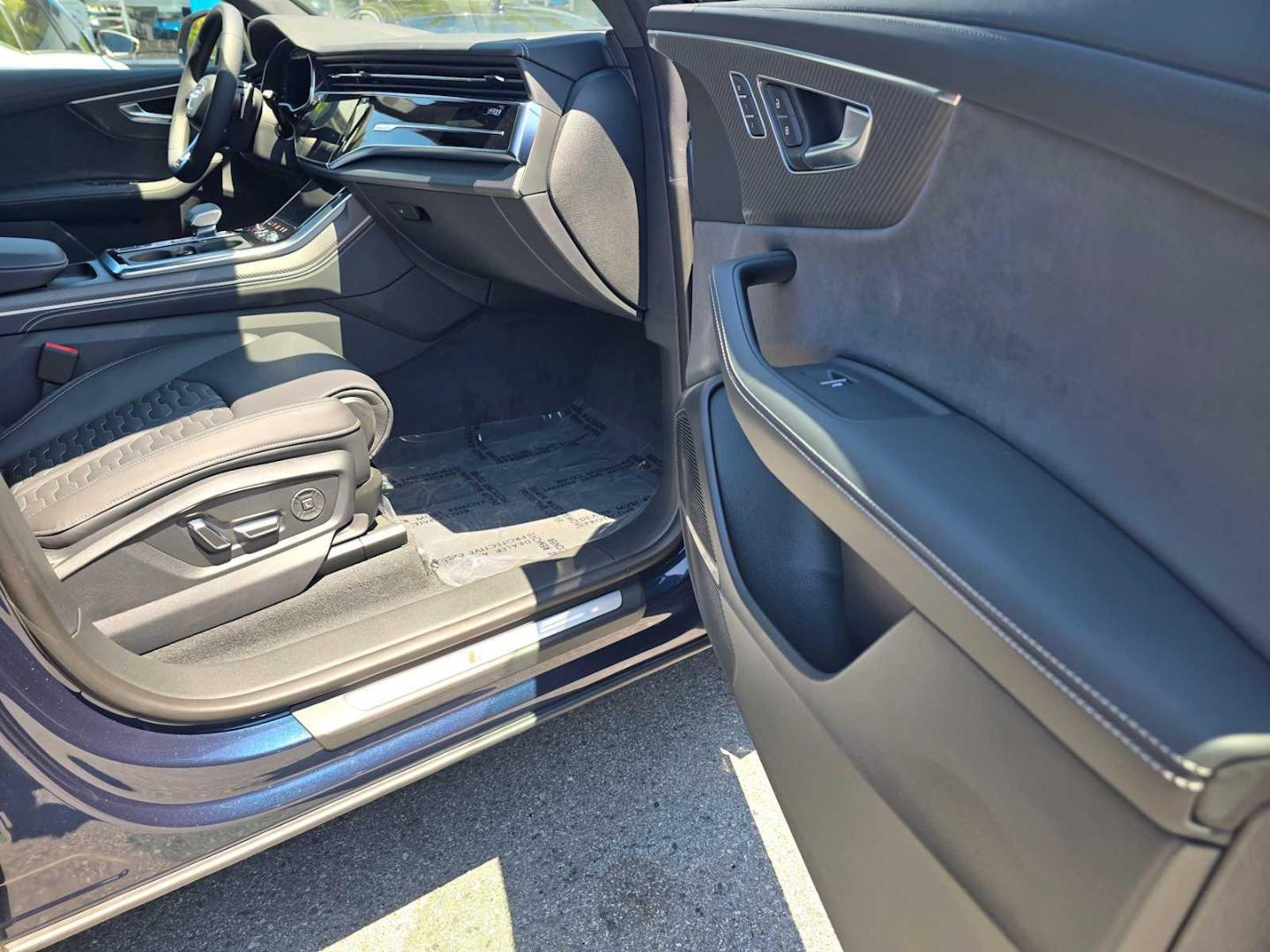2025 Audi RS Q8 Base - Photo 10