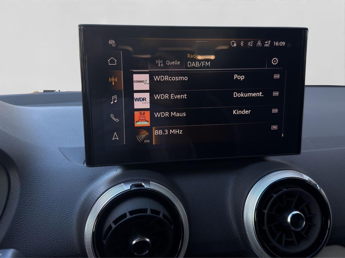 Bild über Audi Q2 S line 30 TFSI Schaltgetriebe - für weitere Informationen kontaktieren Sie den Audi Partner