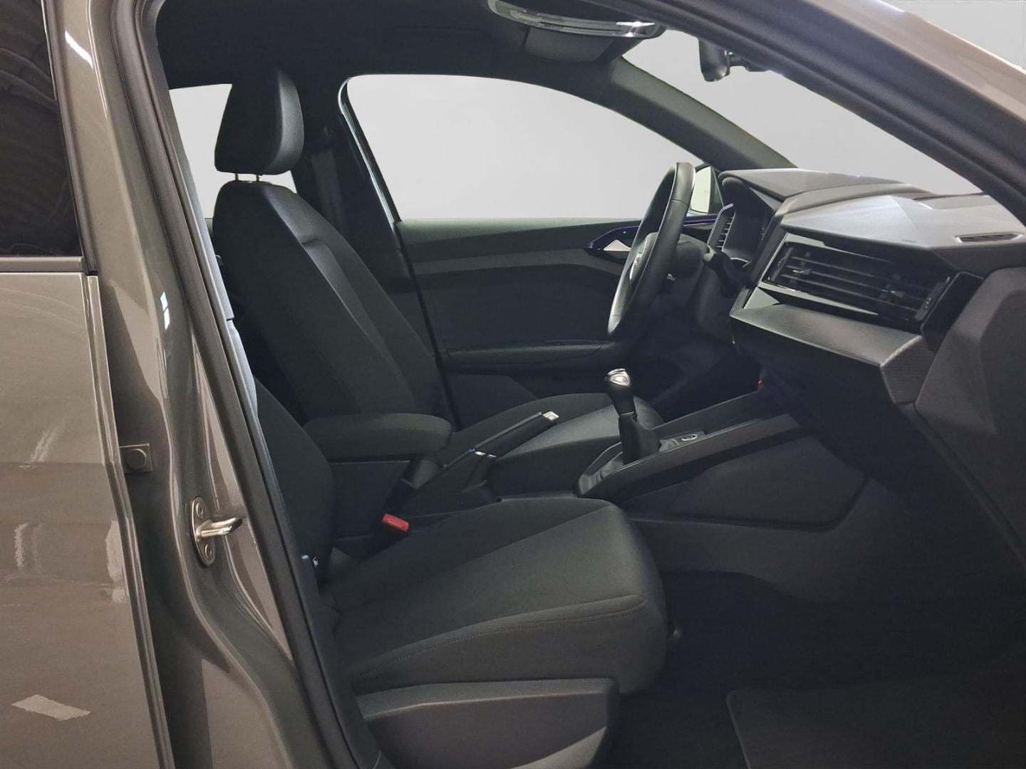Bild über Audi A1 Sportback S line 30 TFSI Schaltgetriebe - für weitere Informationen kontaktieren Sie den Audi Partner