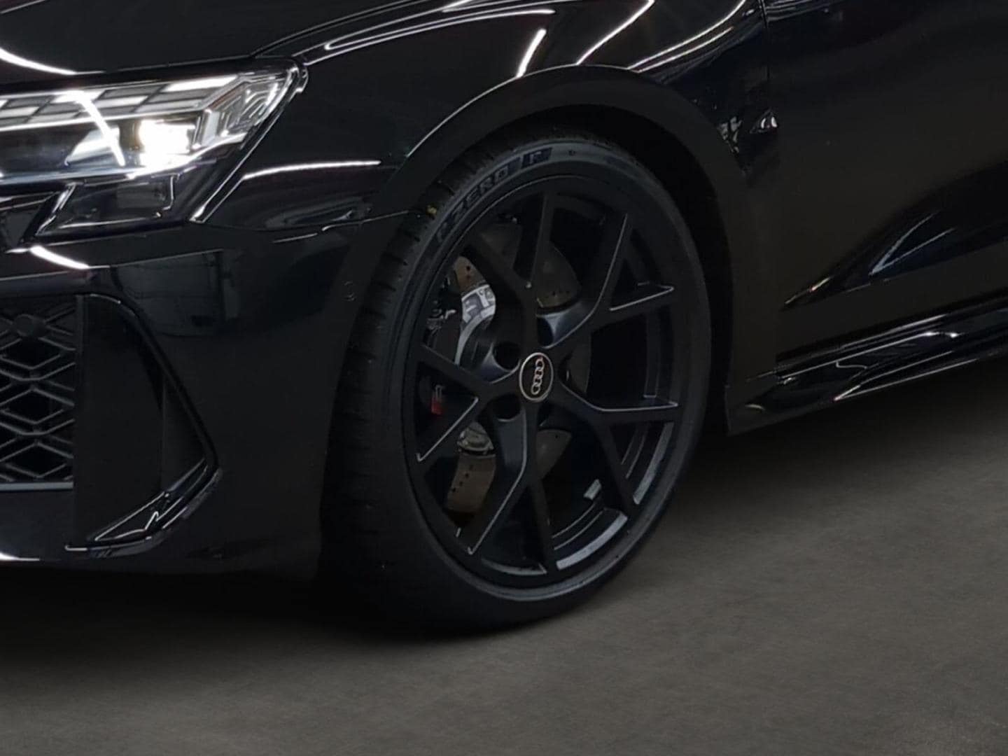 Bild über Audi RS 3 Sportback TFSI quattro 294 kW S tronic - für weitere Informationen kontaktieren Sie den Audi Partner