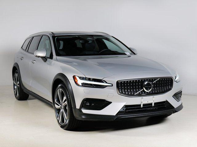 2025 Volvo V60 Cross Country B5 Plus AWD's photo