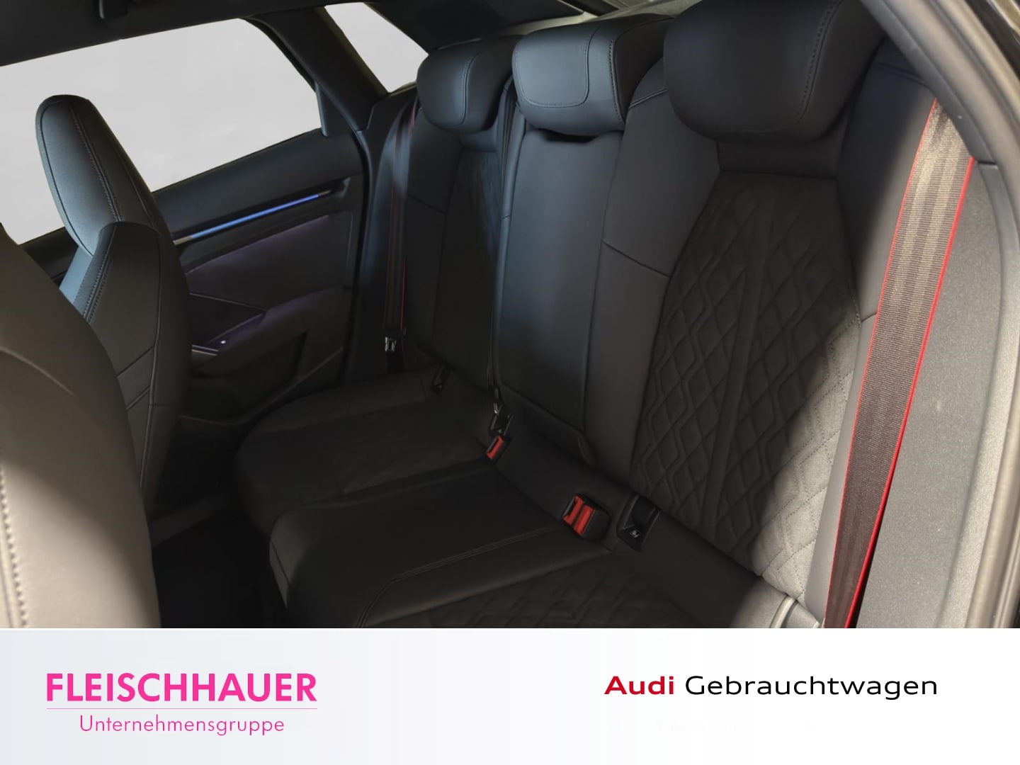 Bild über Audi RS 3 Sportback TFSI quattro 294 kW S tronic - für weitere Informationen kontaktieren Sie den Audi Partner