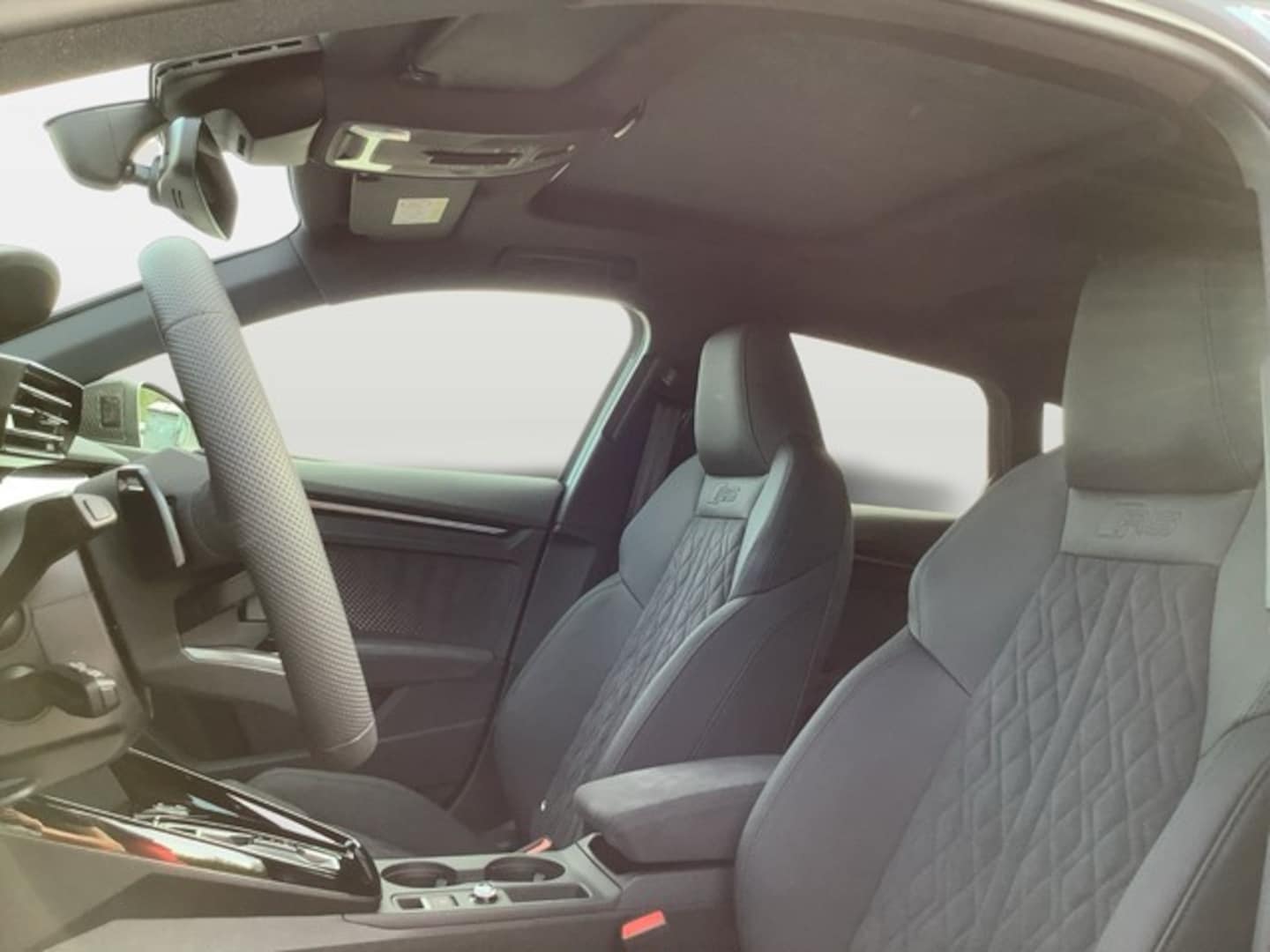 Bild über Audi RS 3 Sportback TFSI quattro 294 kW S tronic - für weitere Informationen kontaktieren Sie den Audi Partner