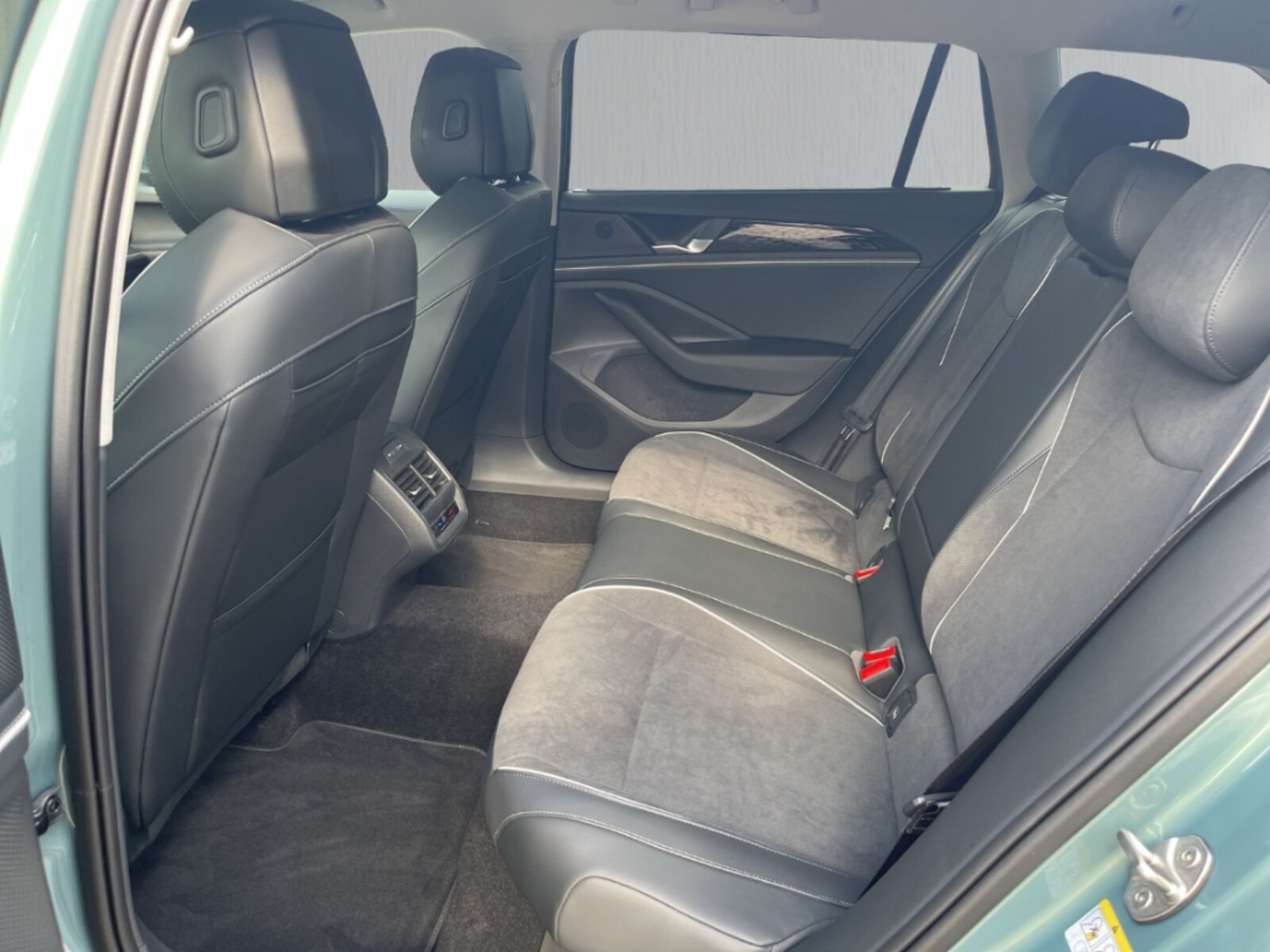 Volkswagen Passat – Bild 14
