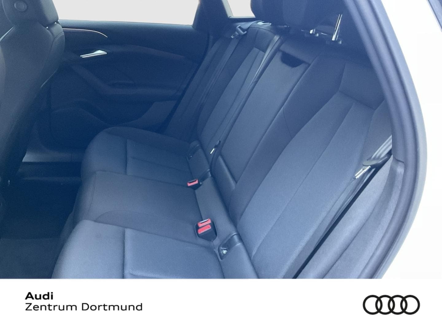 Bild über Audi A6 Avant e-tron e-tron quattro - für weitere Informationen kontaktieren Sie den Audi Partner