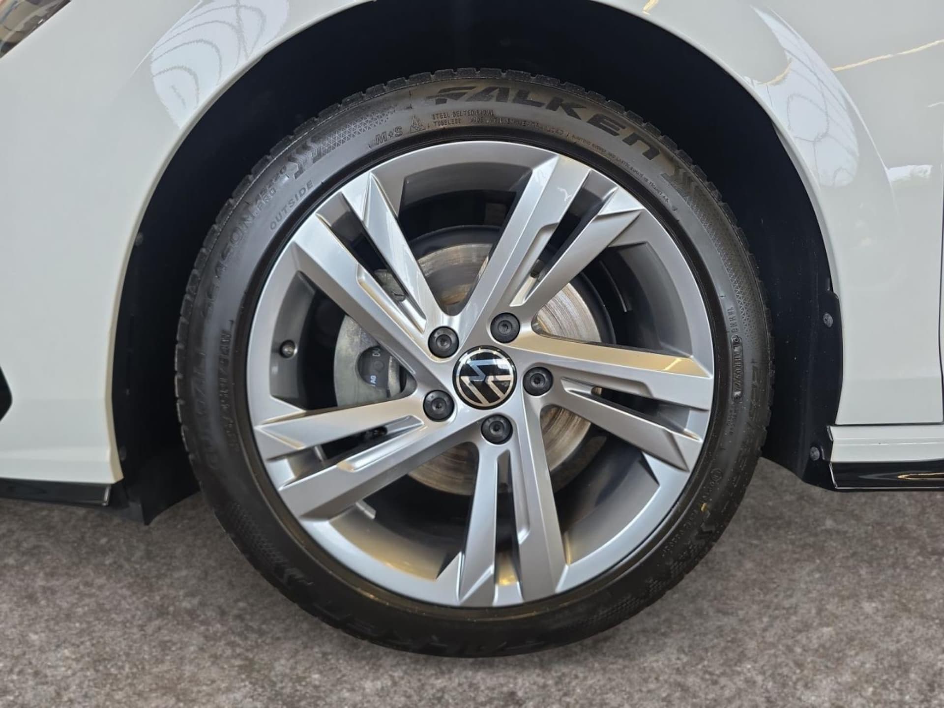 Volkswagen Golf R-Line