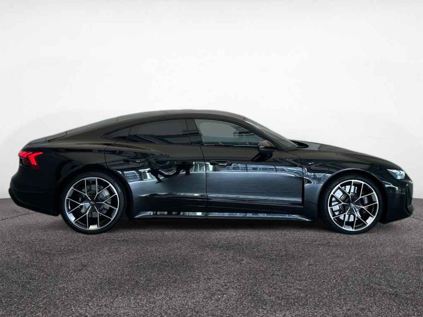Bild über Audi RS e-tron GT e-tron quattro - für weitere Informationen kontaktieren Sie den Audi Partner
