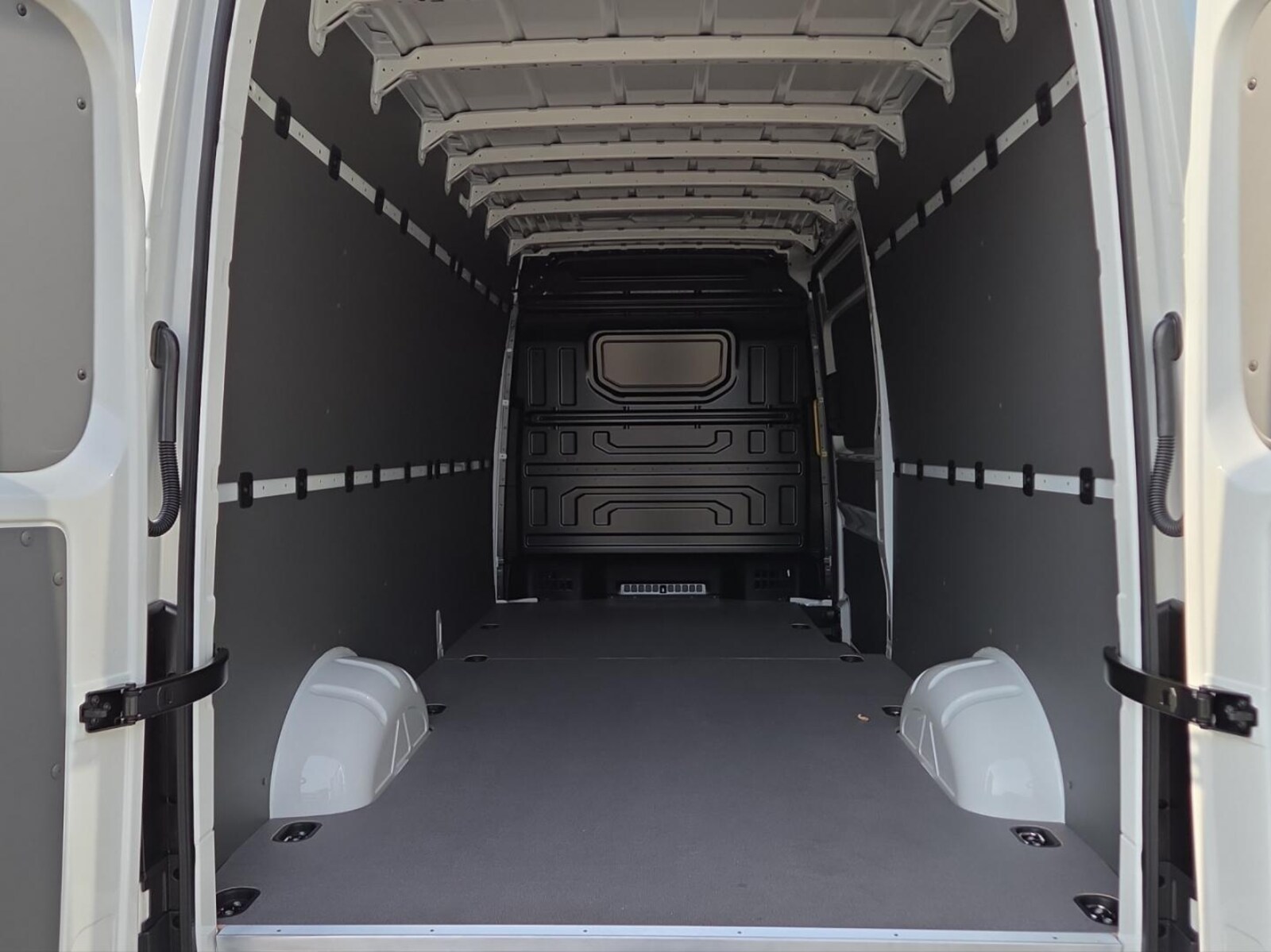 Volkswagen Crafter Kasten langer Radstand – Bild 11