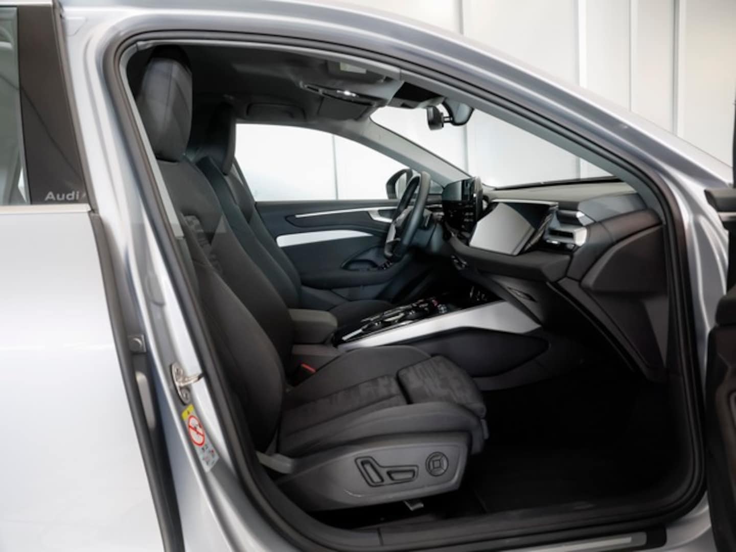 Bild über Audi A6 Avant TFSI 150 kW S tronic - für weitere Informationen kontaktieren Sie den Audi Partner