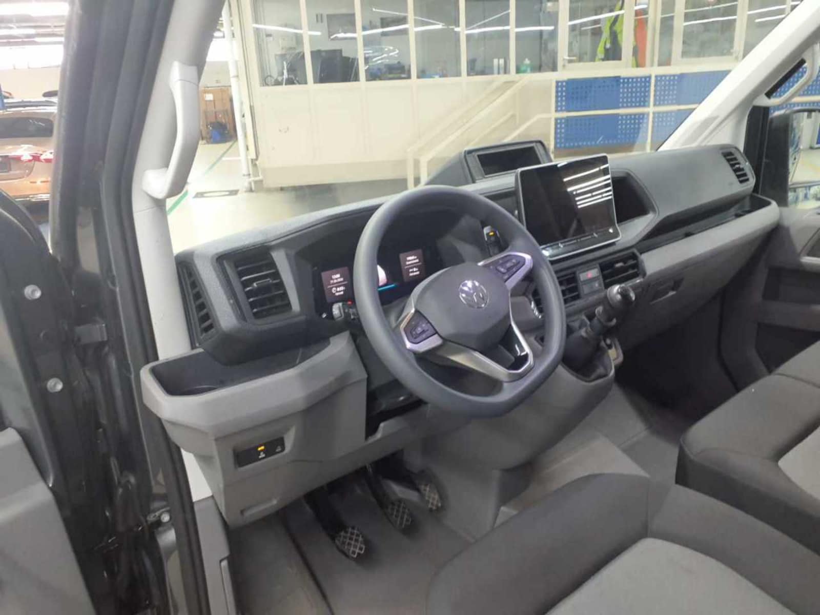 Volkswagen Crafter Kasten mittlerer Radstand – Bild 3