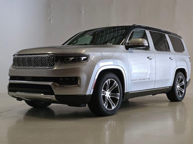 Photo of 2022 Jeep Grand Wagoneer