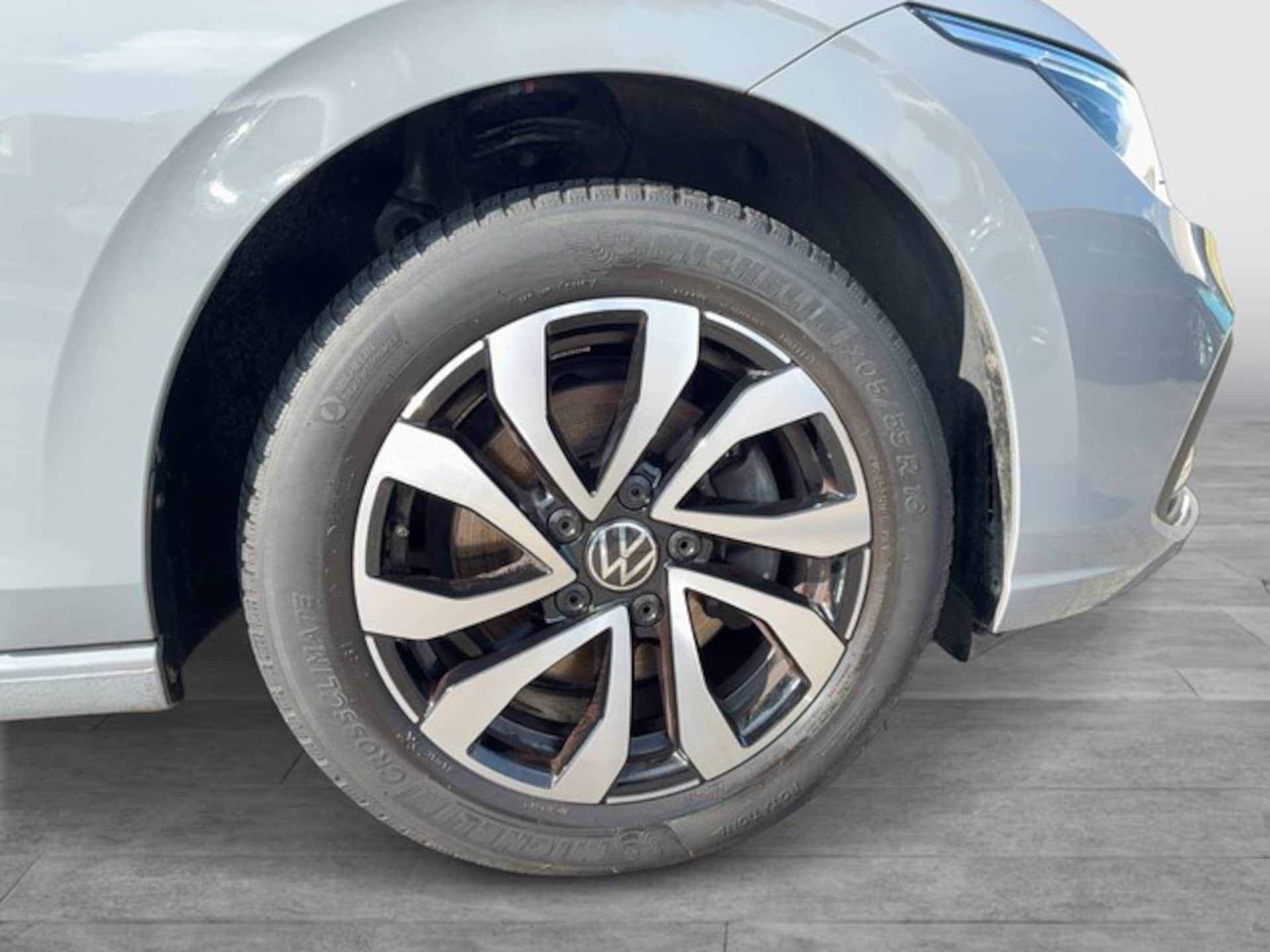 Volkswagen Golf Life