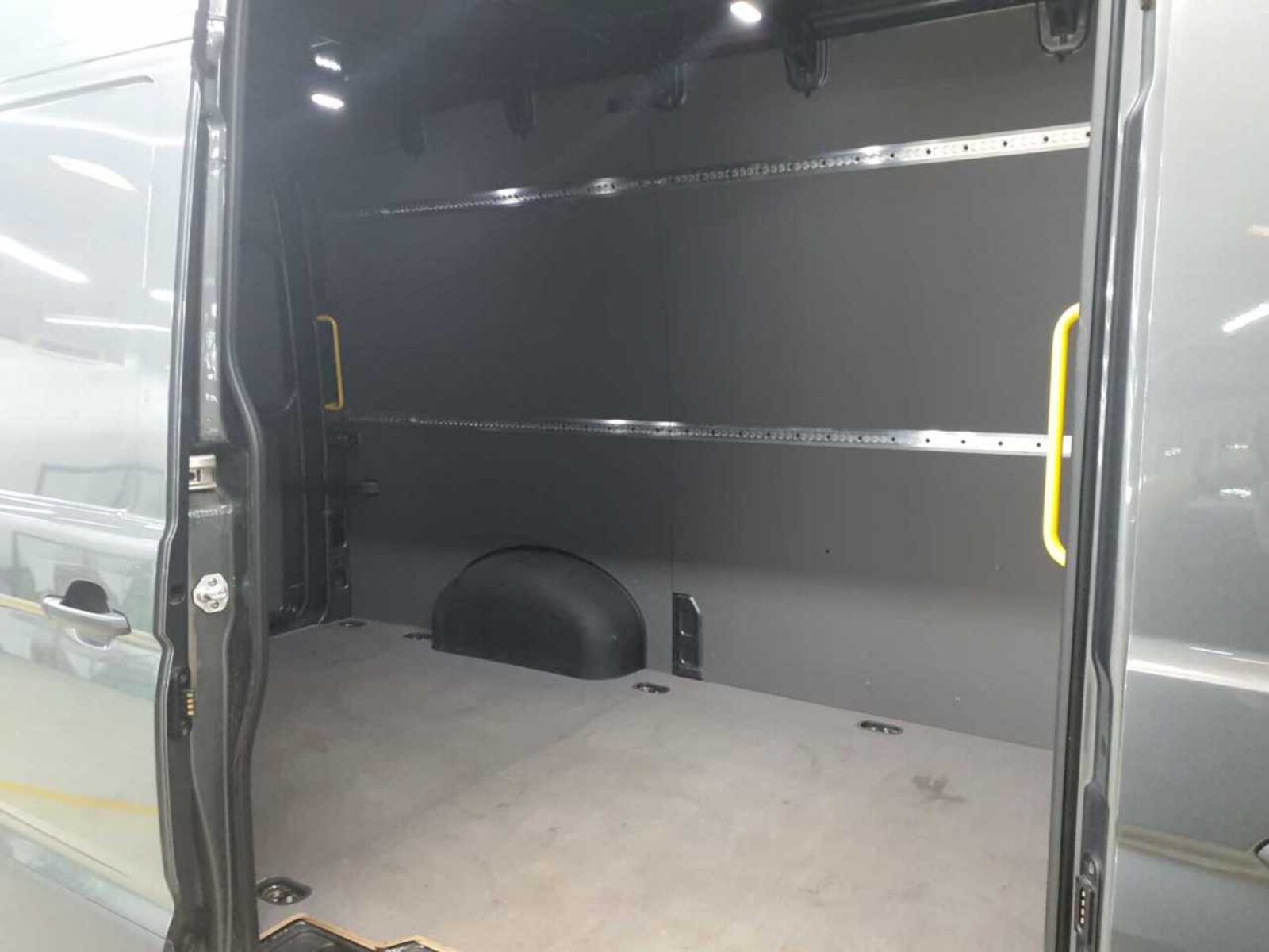 Volkswagen Crafter Kasten mittlerer Radstand – Bild 5