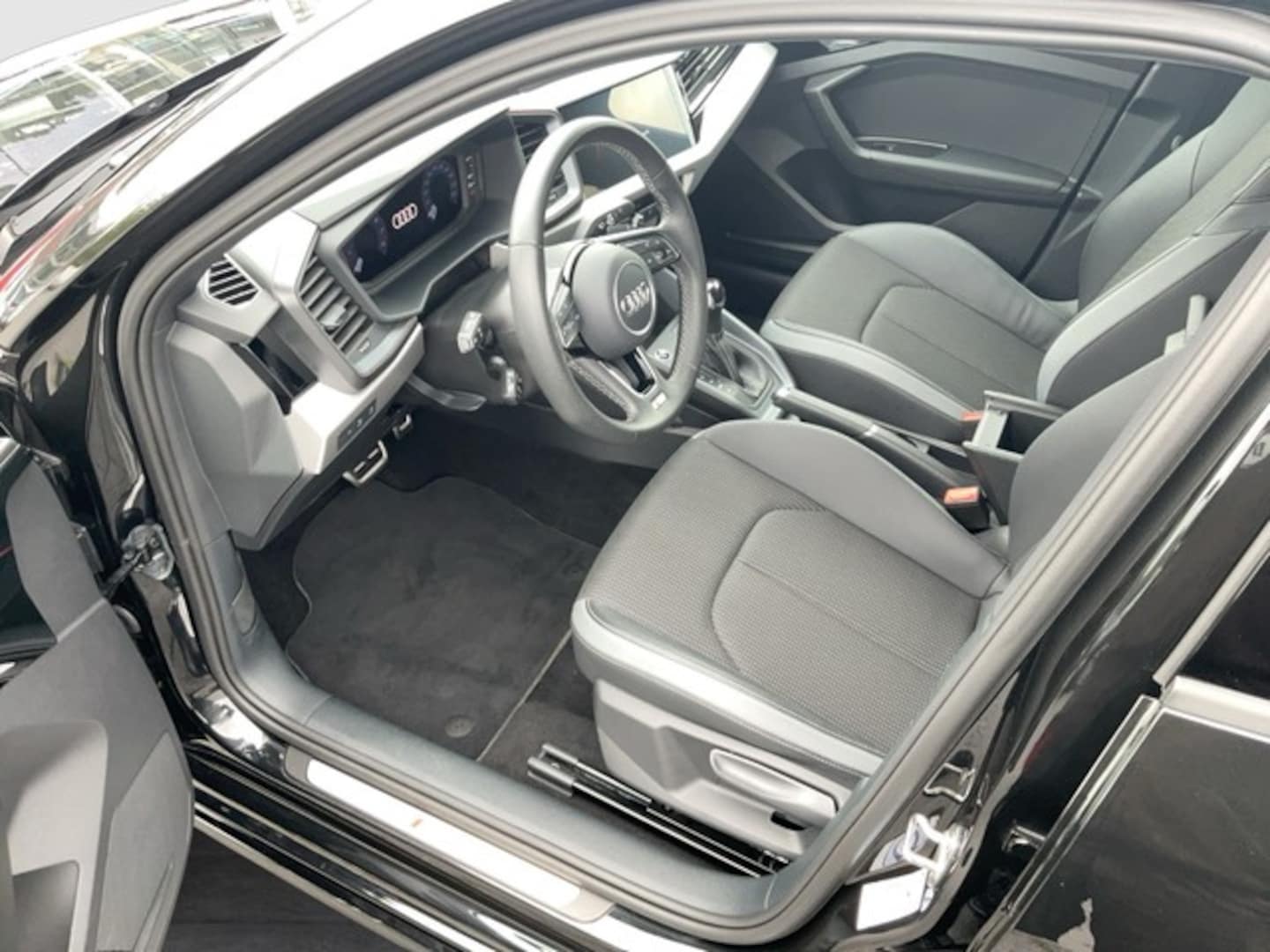Bild über Audi A1 Sportback S line 25 TFSI S tronic - für weitere Informationen kontaktieren Sie den Audi Partner