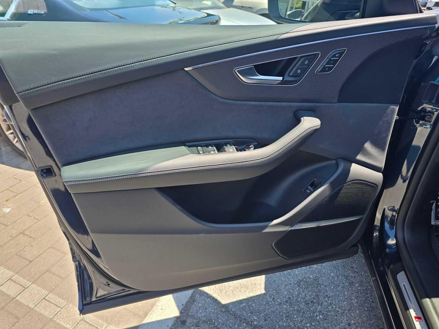2025 Audi RS Q8 Base - Photo 23
