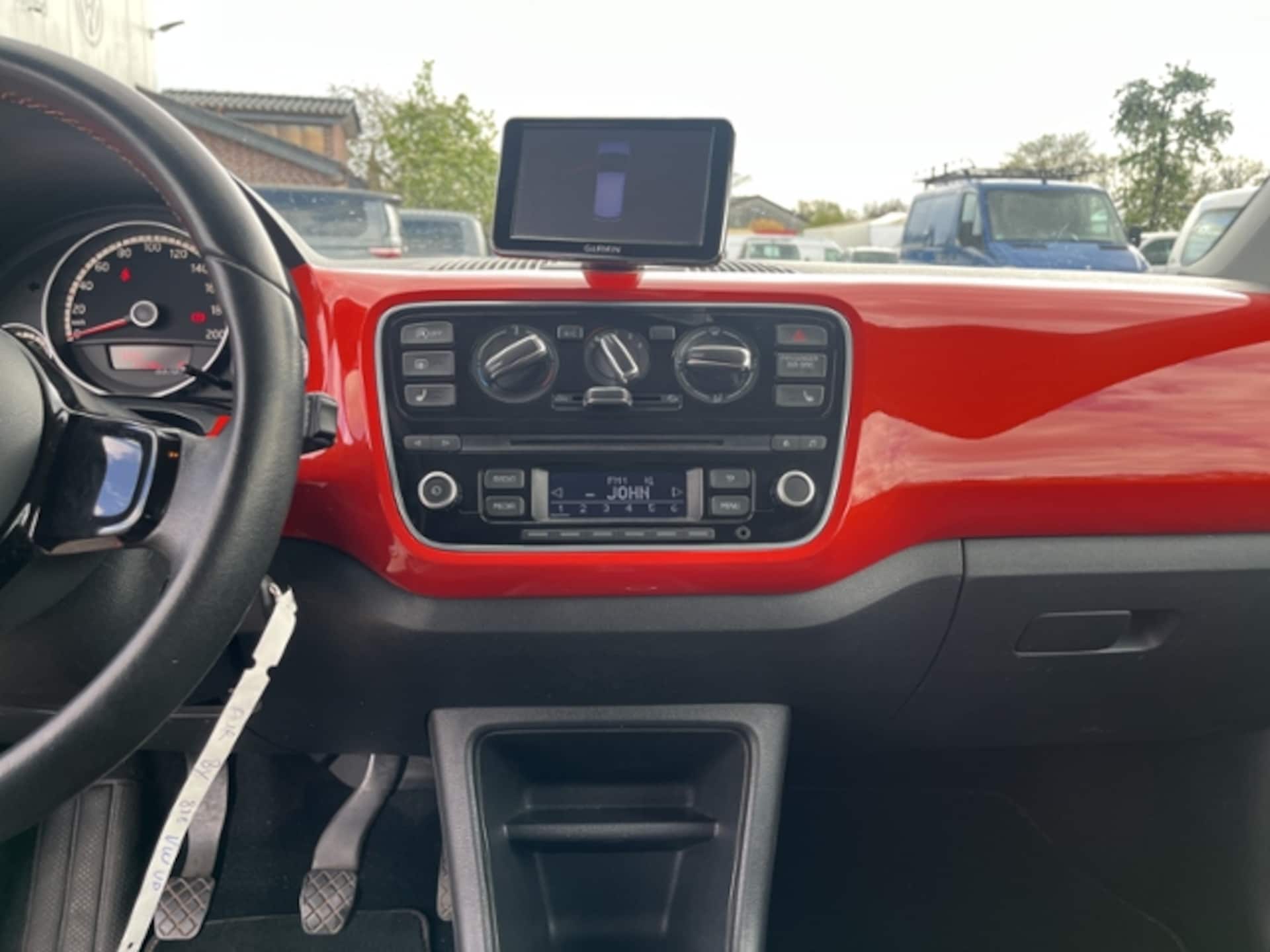 Volkswagen up! high up!