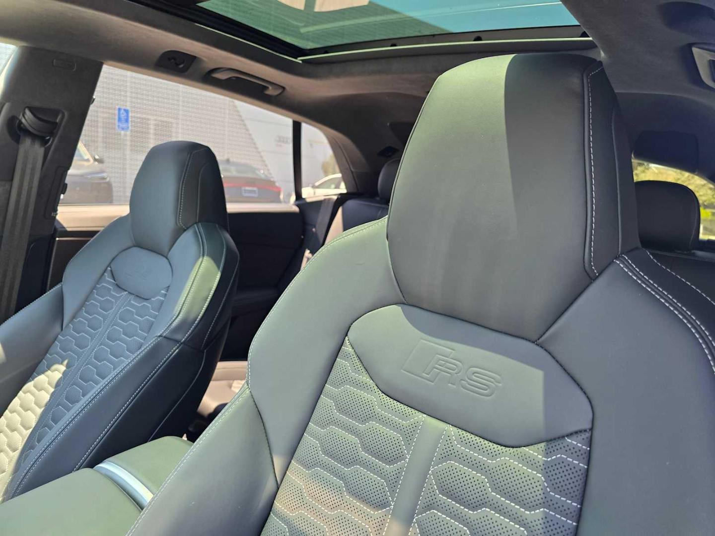 2025 Audi RS Q8 Base - Photo 25