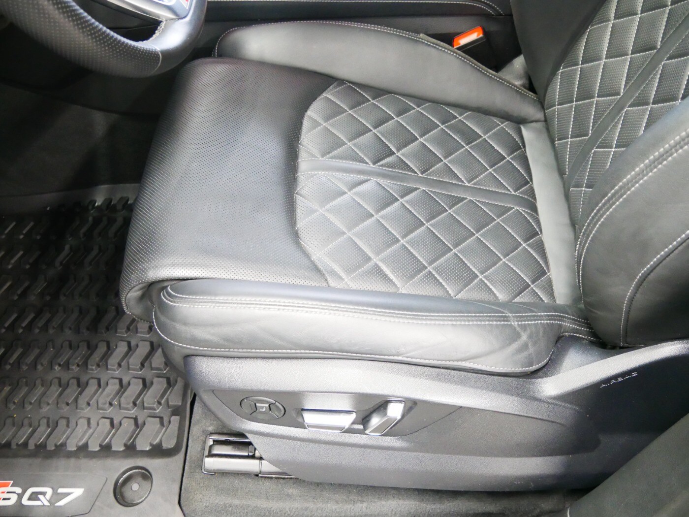 Image about Audi SQ7 TFSI quattro tiptronic