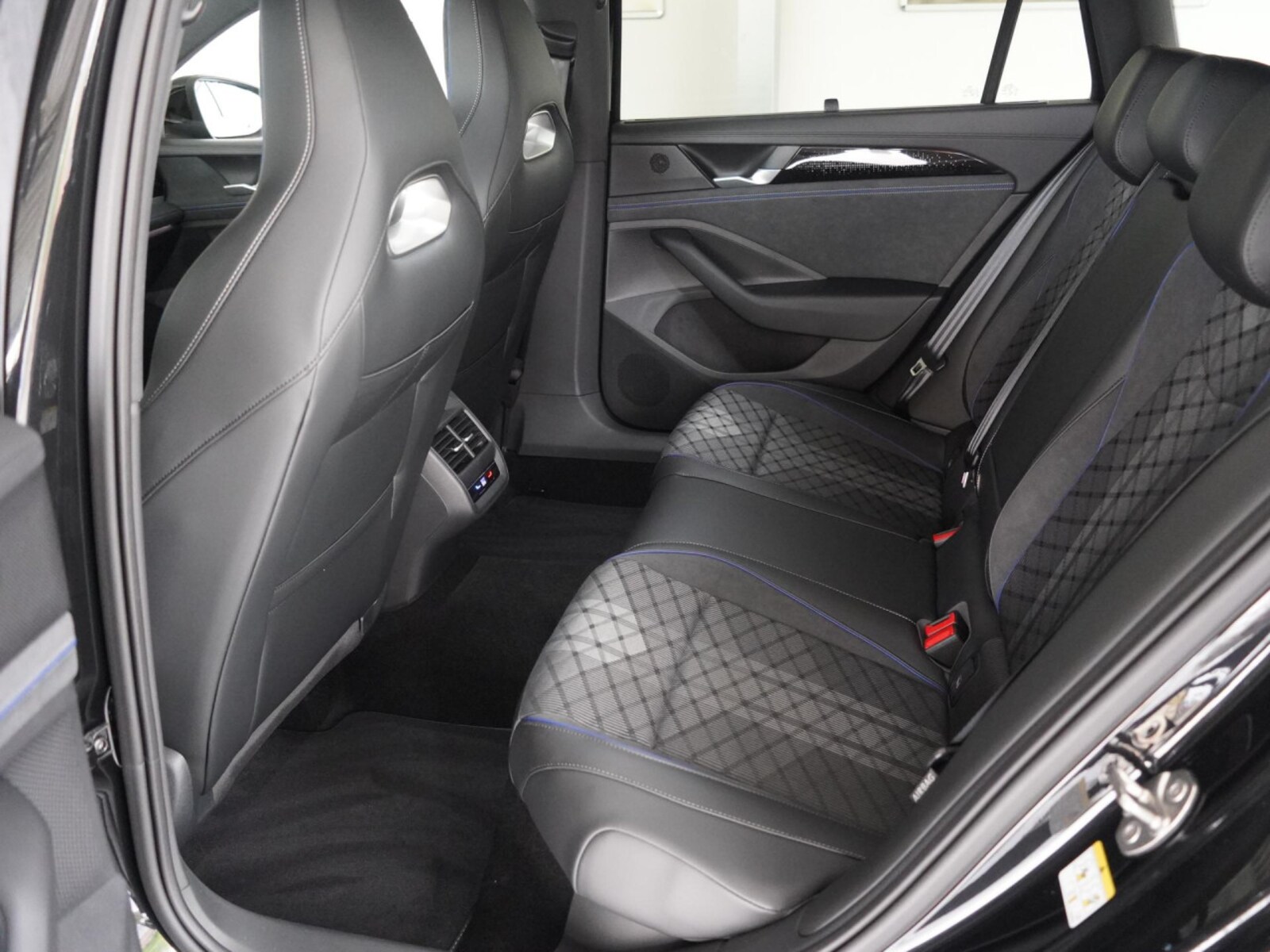 Volkswagen Passat – Bild 11