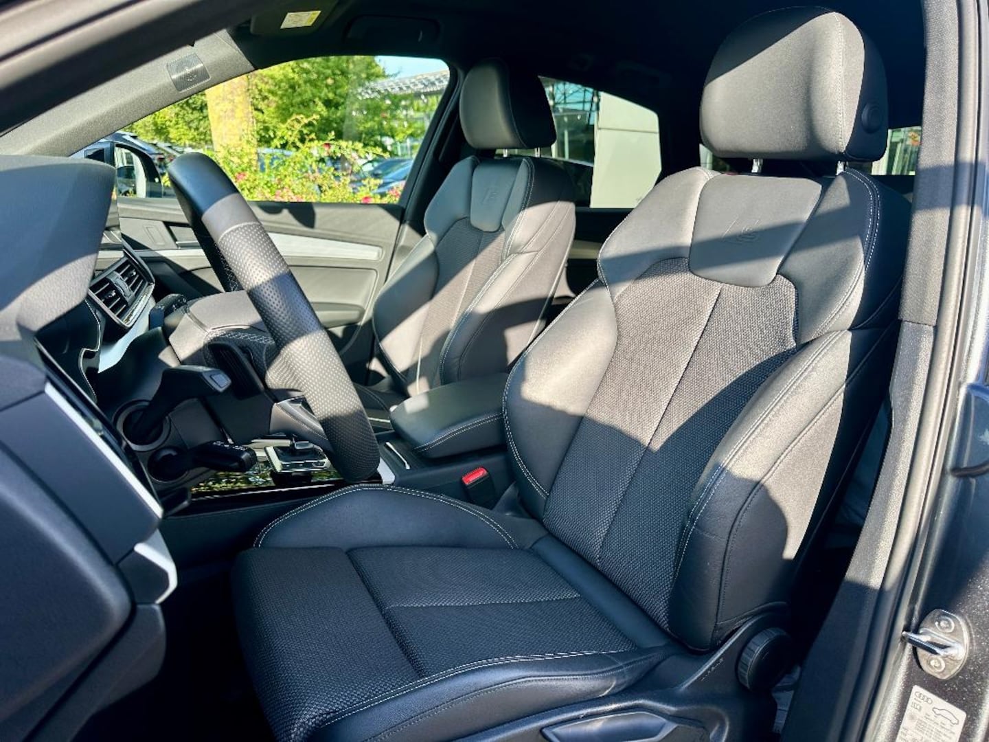 Bild über Audi Q5 Sportback TFSI e S line business 50 TFSI e quattro S tronic - für weitere Informationen kontaktieren Sie den Audi Partner