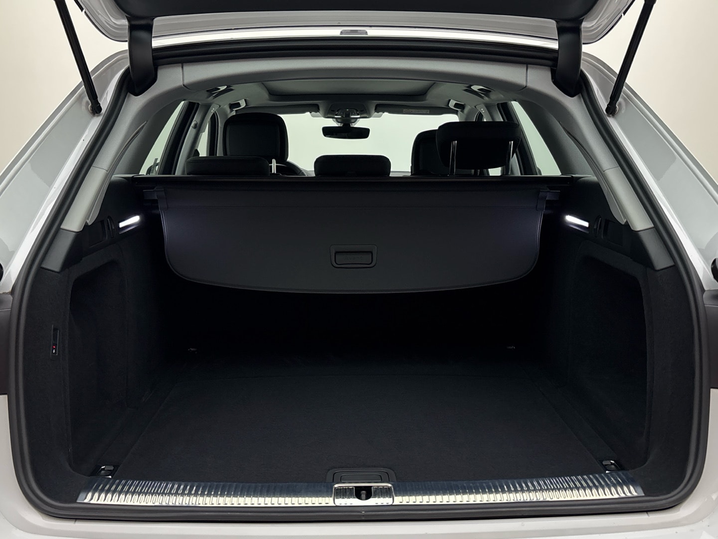 Bild über Audi A4 Avant advanced 35 TFSI S tronic - für weitere Informationen kontaktieren Sie den Audi Partner