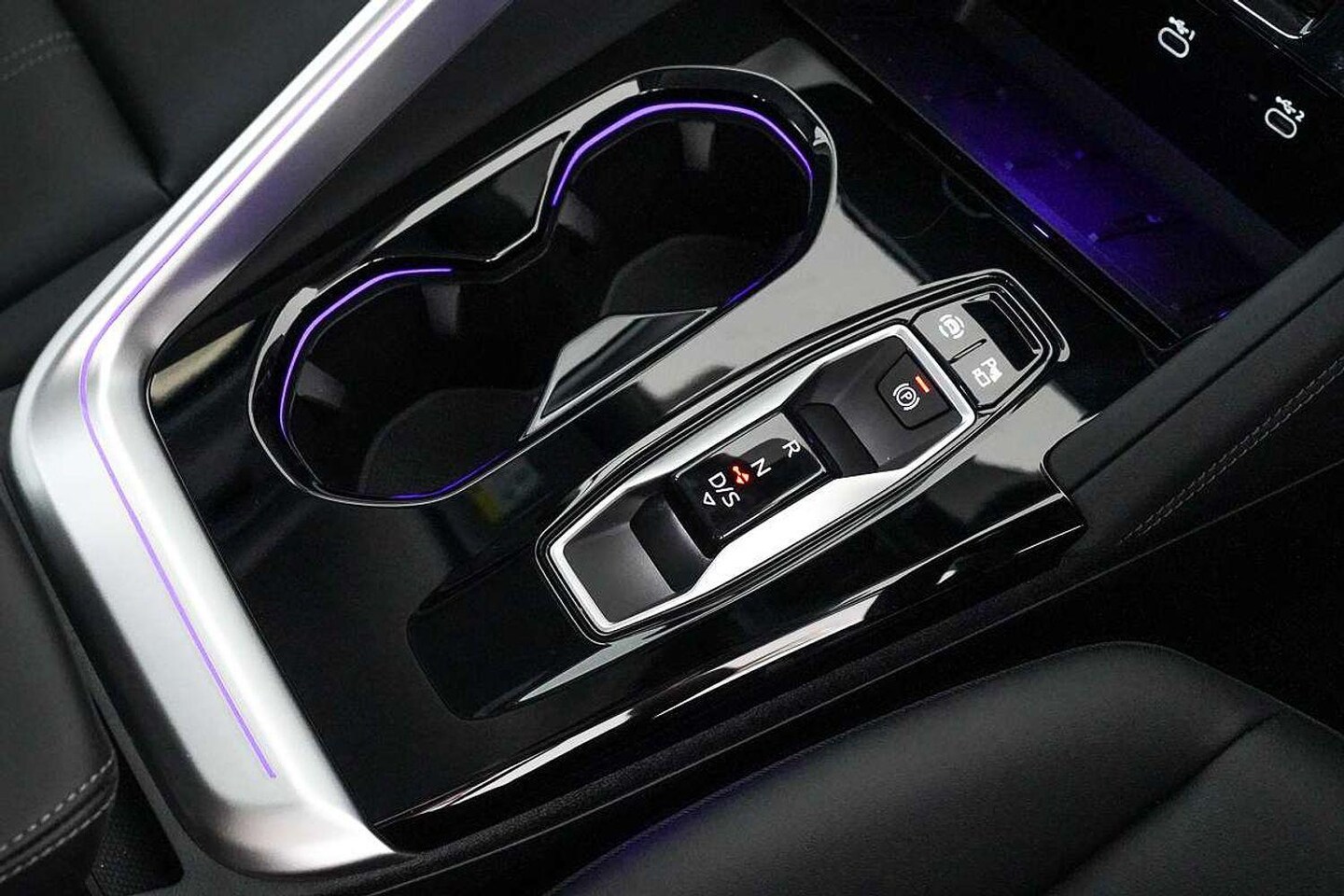 Image about Audi Q5 SUV TDI quattro 150 kW