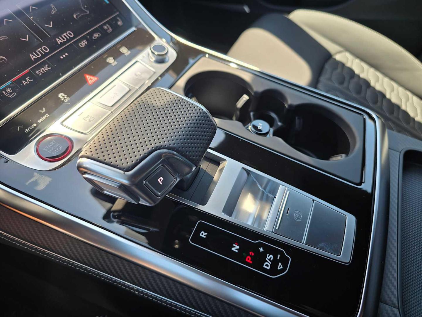 2025 Audi RS Q8 Base - Photo 31