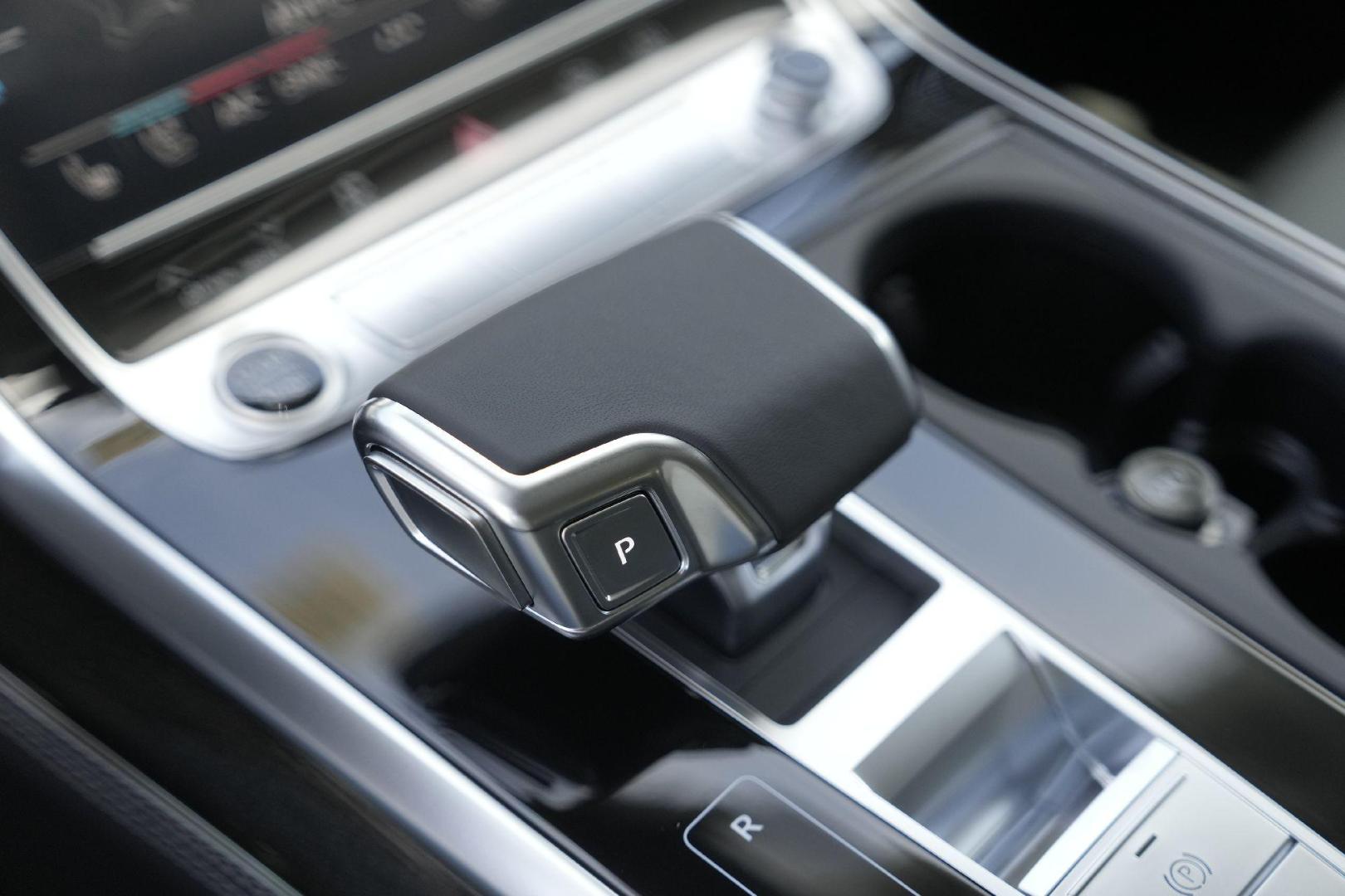 2025 Audi Q7 Premium Plus - Photo 11