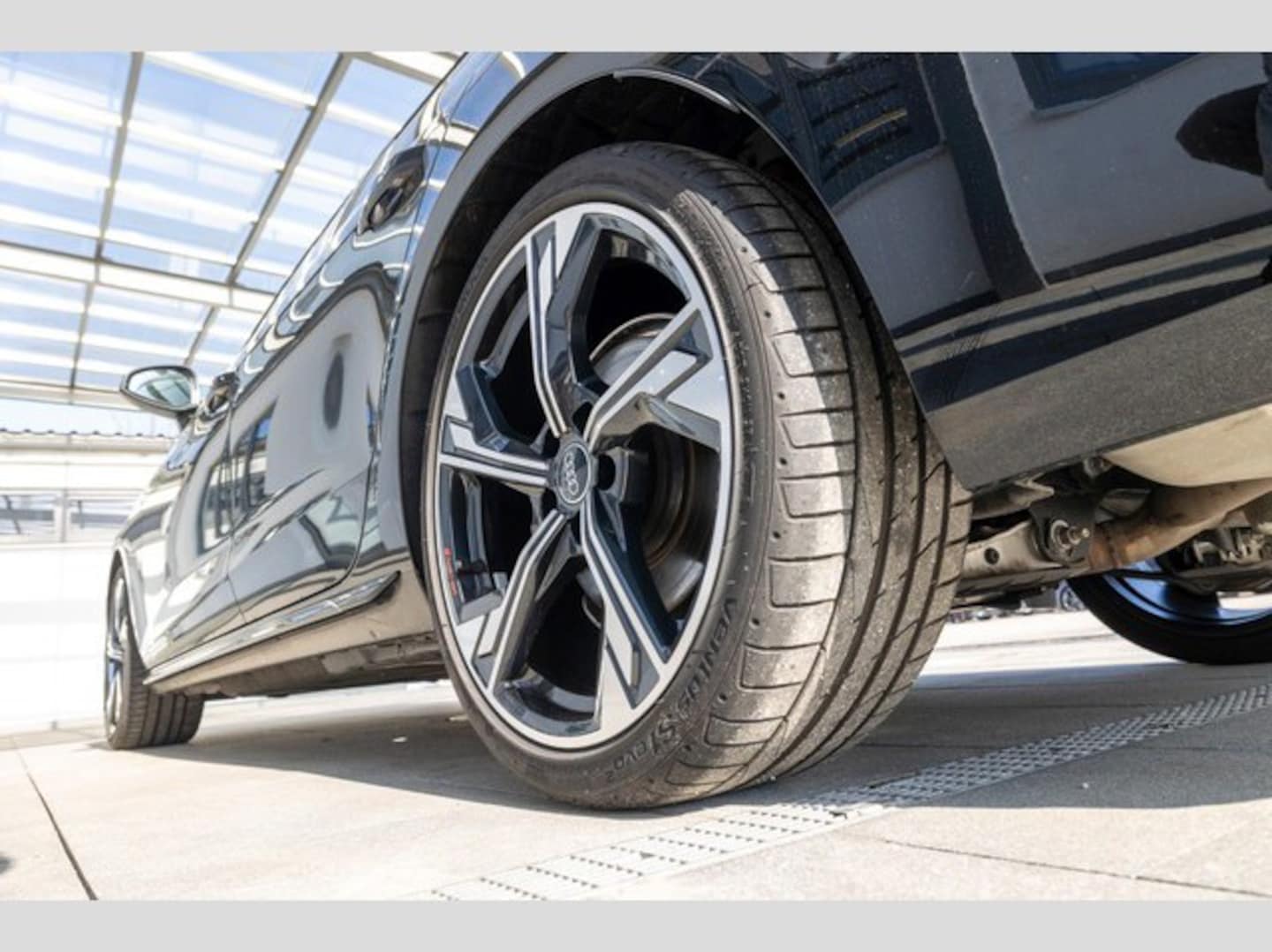 Bild über Audi A4 Avant S line 35 TFSI S tronic - für weitere Informationen kontaktieren Sie den Audi Partner