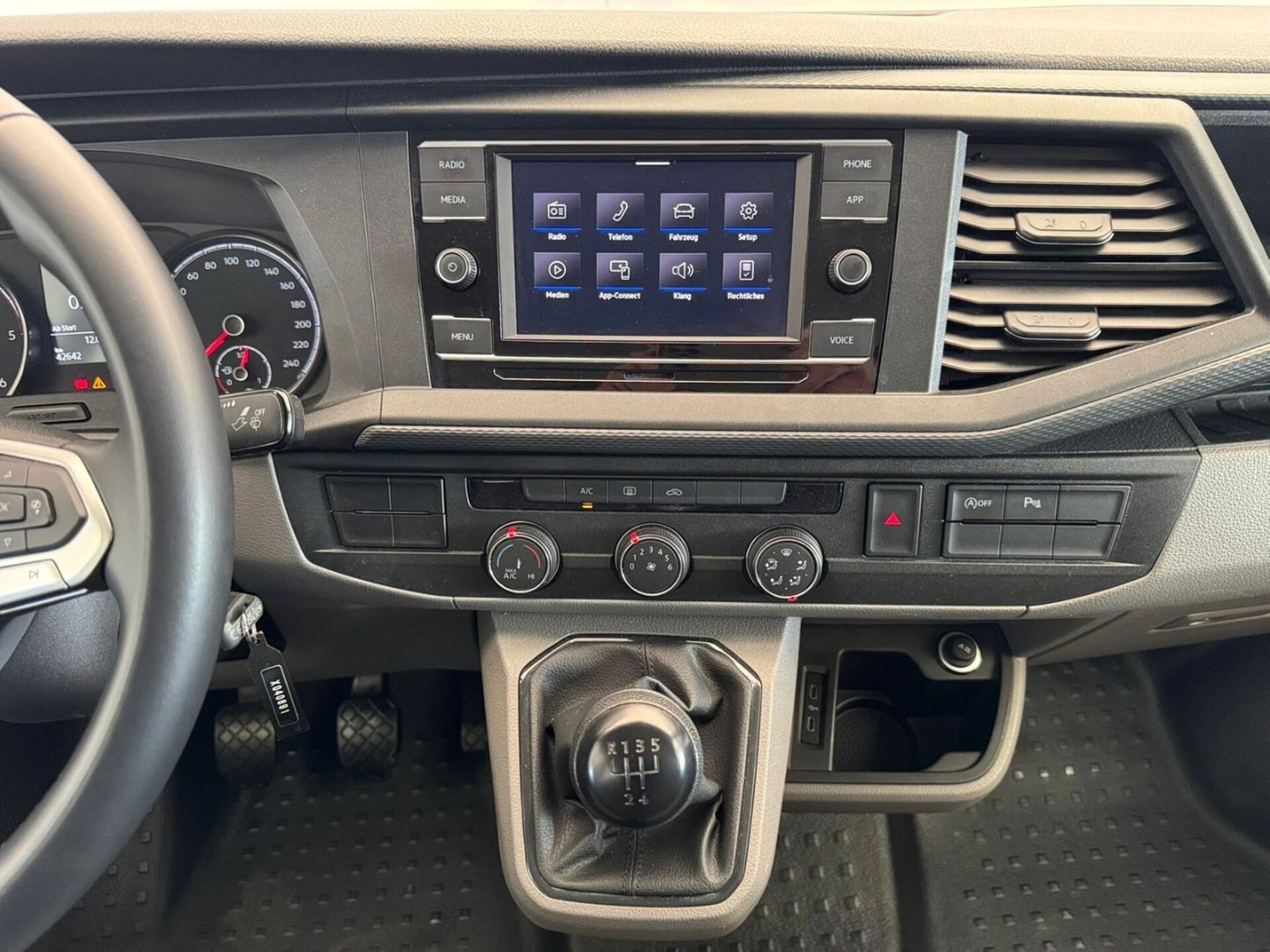 Volkswagen T6.1 Transporter Kombi kurzer Radstand