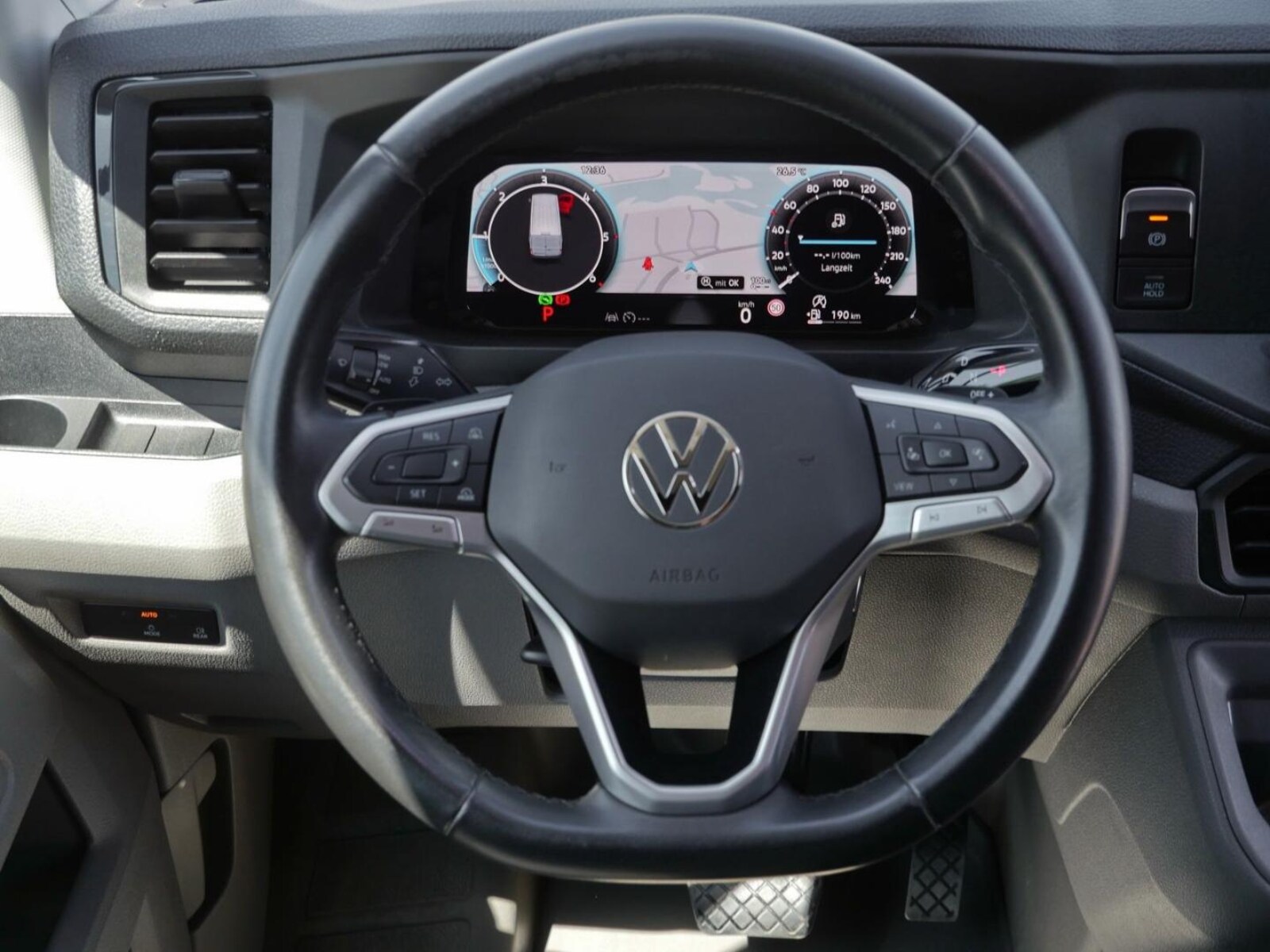 Volkswagen Crafter Kasten mittlerer Radstand – Bild 9