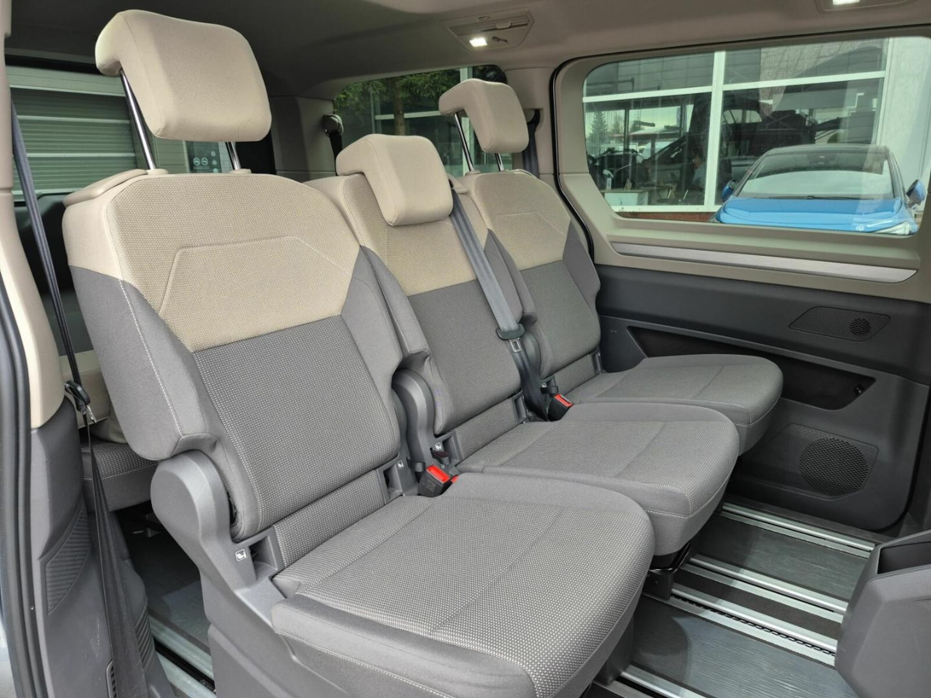 Volkswagen Multivan długi rozstaw osi Life