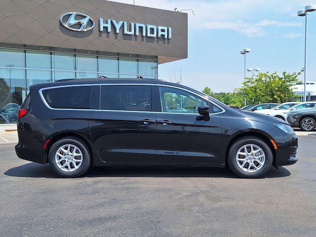 2020 Chrysler Voyager