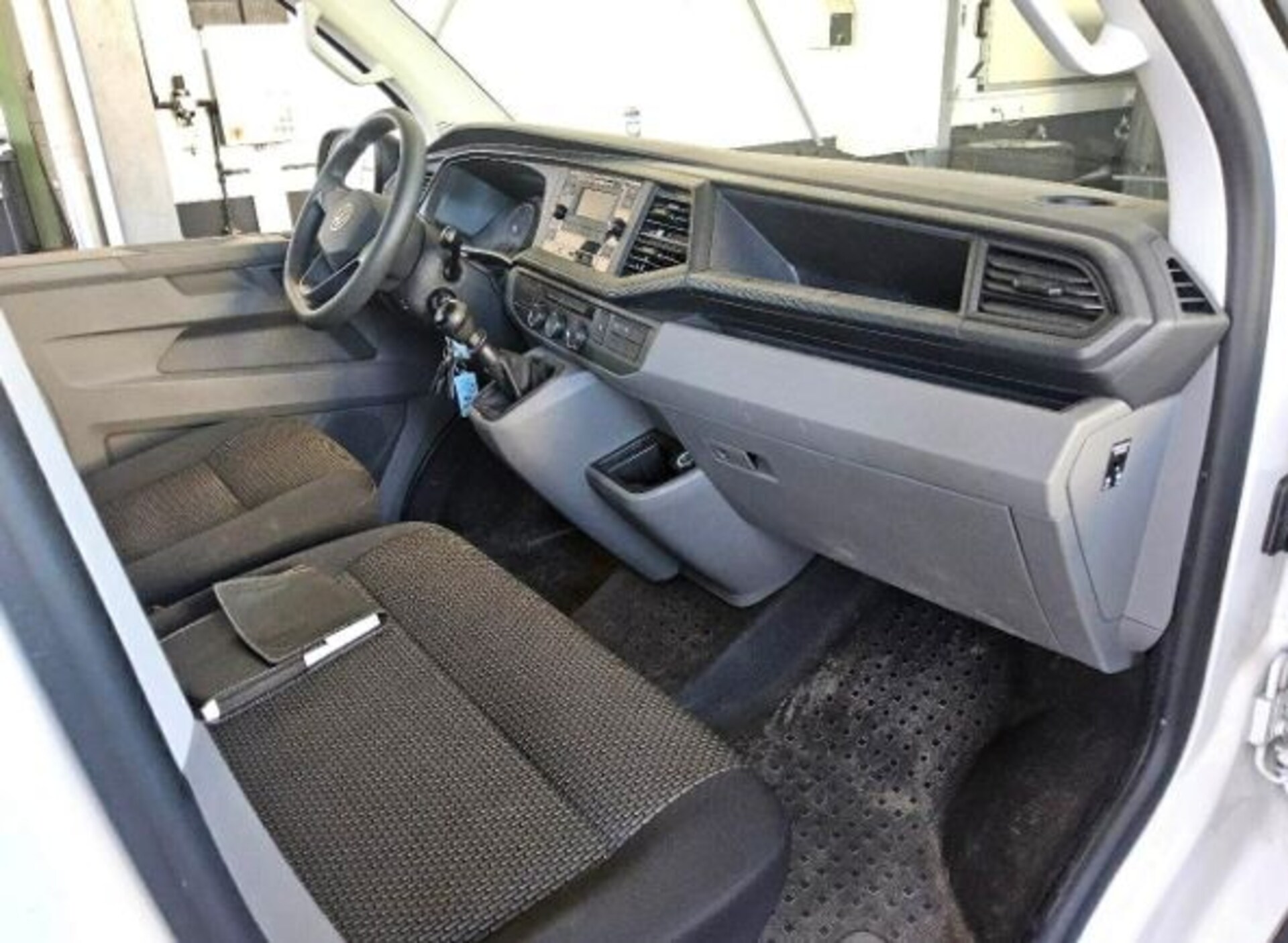 Volkswagen T6.1 Transporter Kombi kurzer Radstand