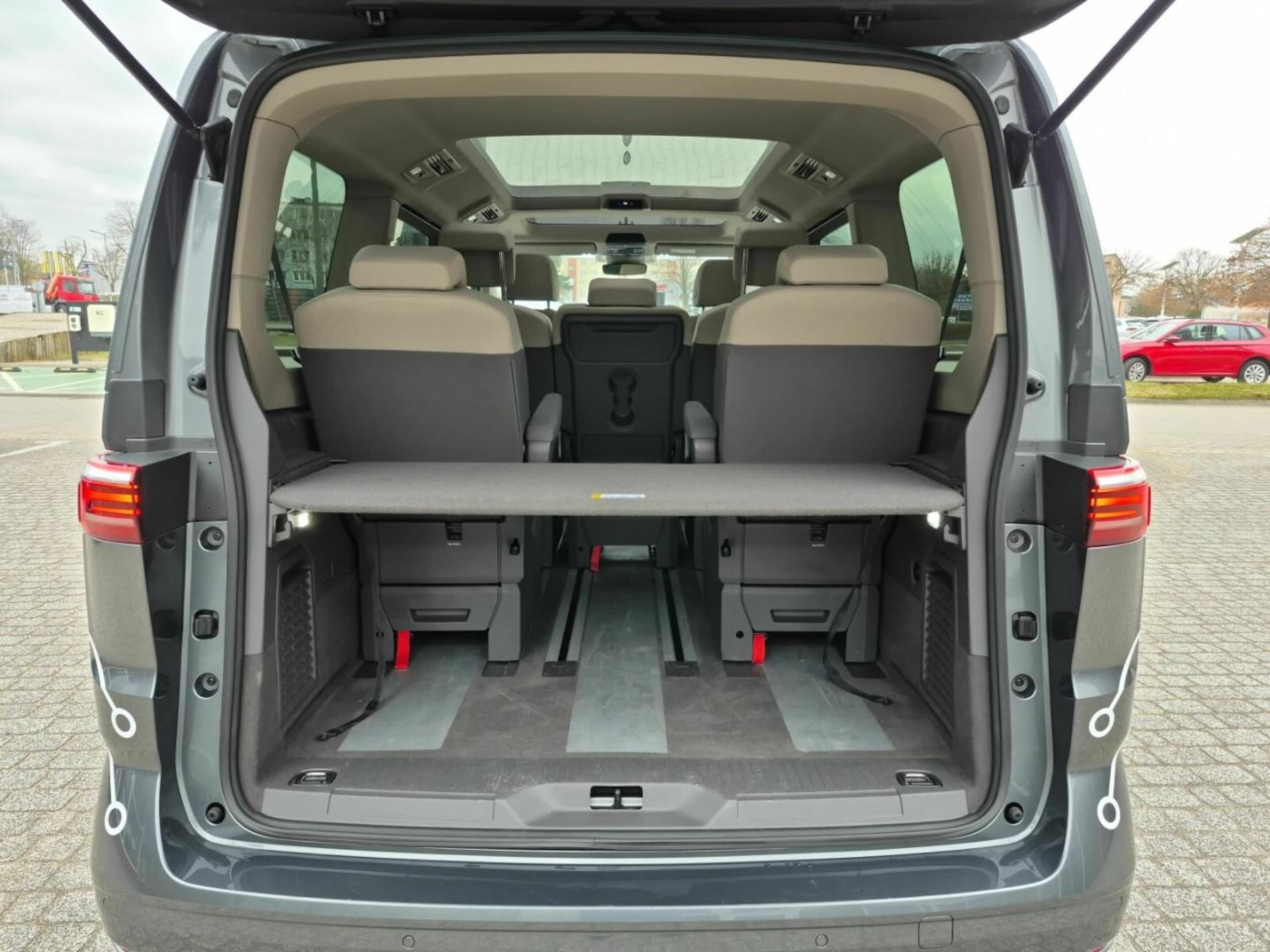 Volkswagen Multivan długi rozstaw osi Life