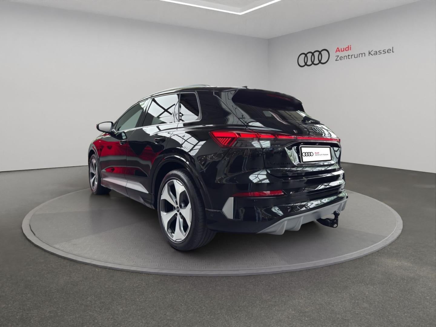 Bild über Audi Q4 SUV e-tron e-tron performance 210 kW - für weitere Informationen kontaktieren Sie den Audi Partner