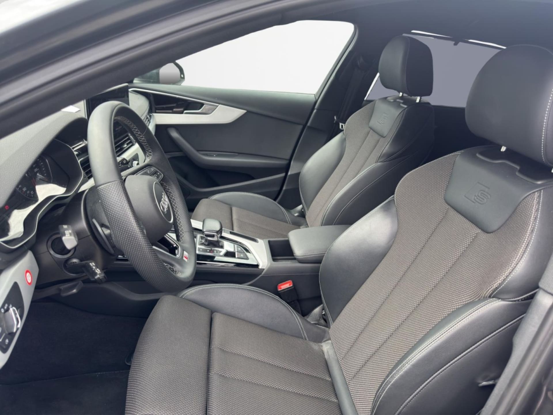 Audi A4 Avant S line