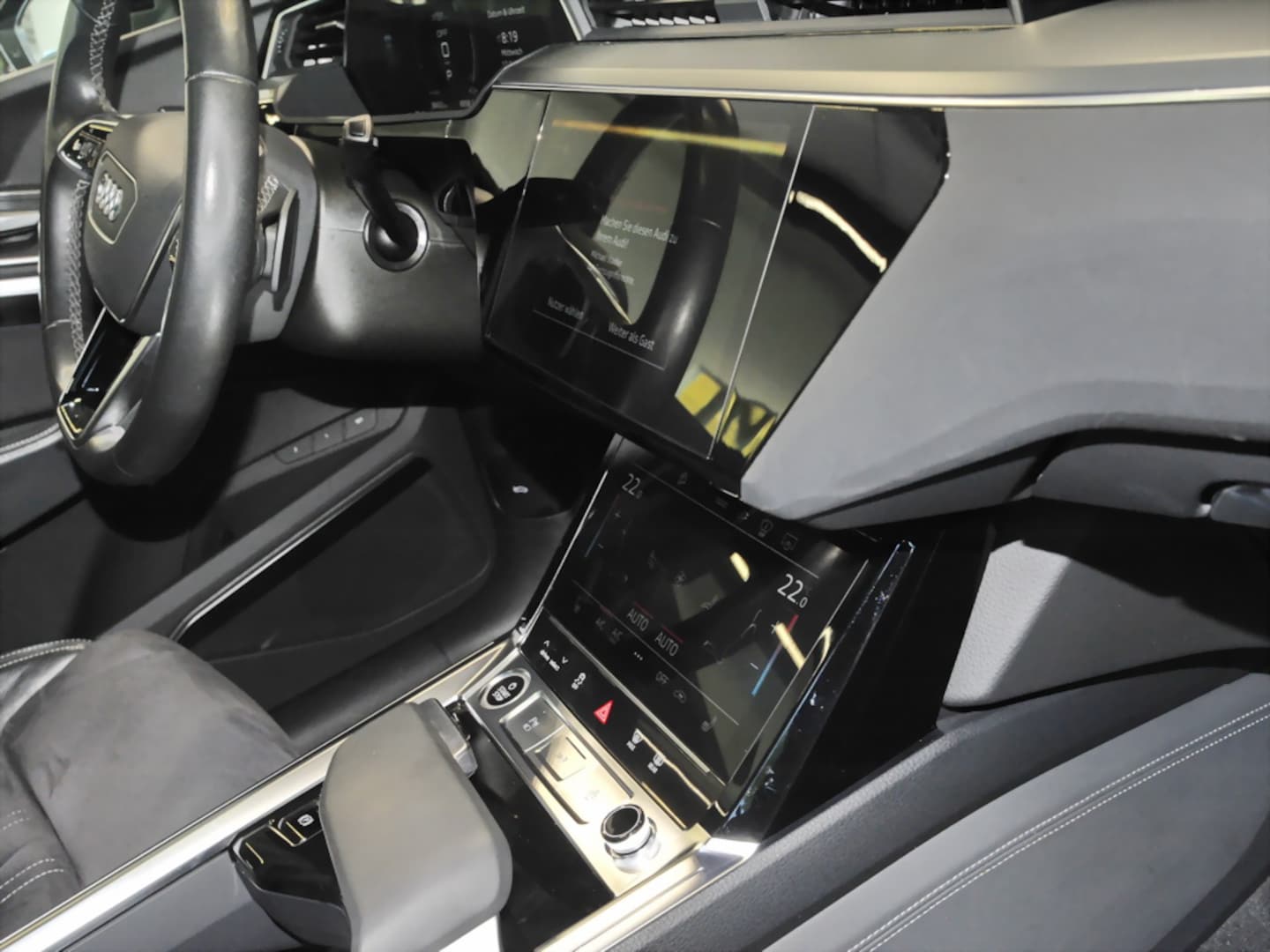 Bild über Audi Q8 e-tron S line 55 e-tron quattro - für weitere Informationen kontaktieren Sie den Audi Partner