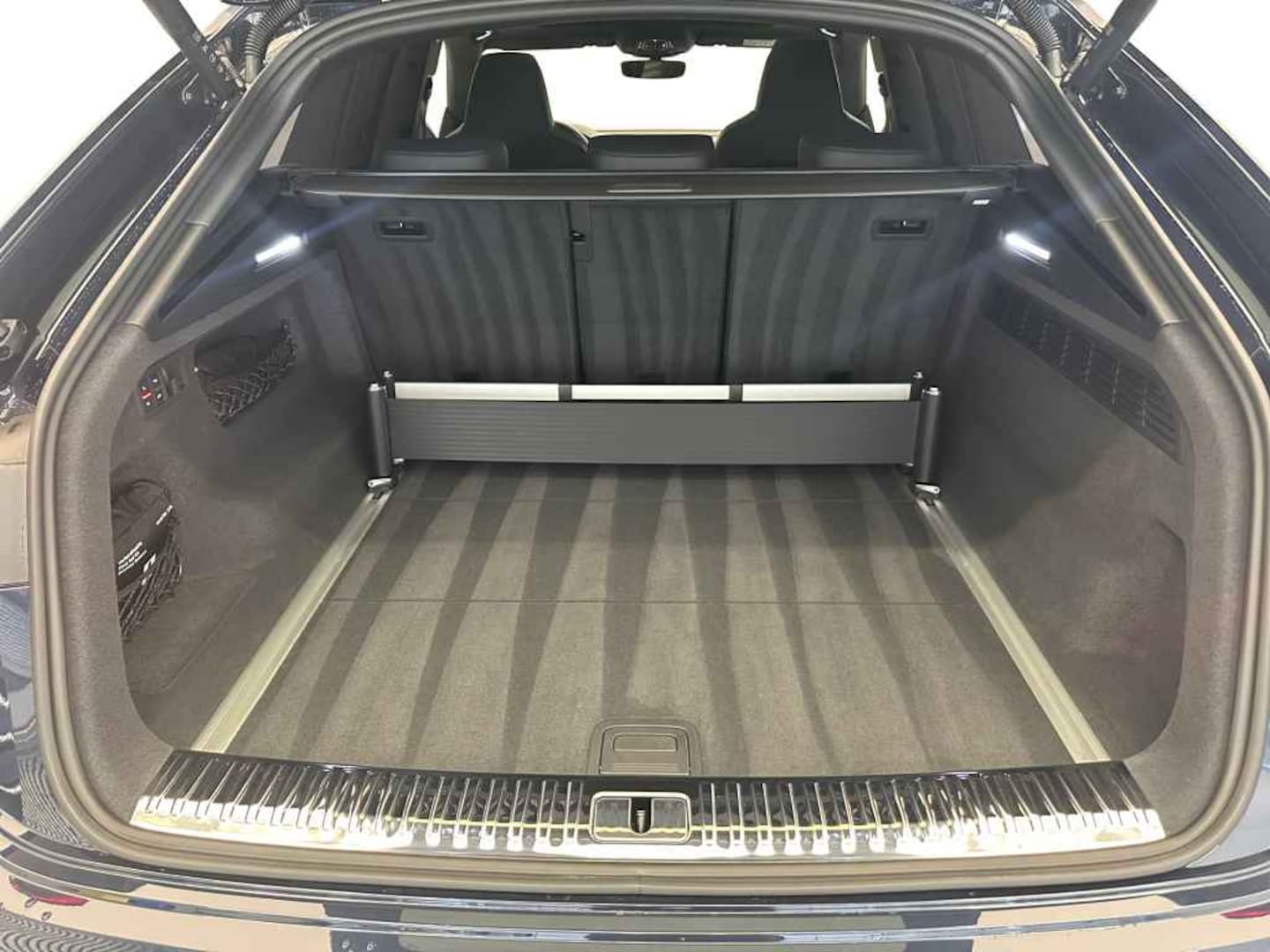 Bild über Audi RS Q8 SUV TFSI quattro 471 kW tiptronic - für weitere Informationen kontaktieren Sie den Audi Partner