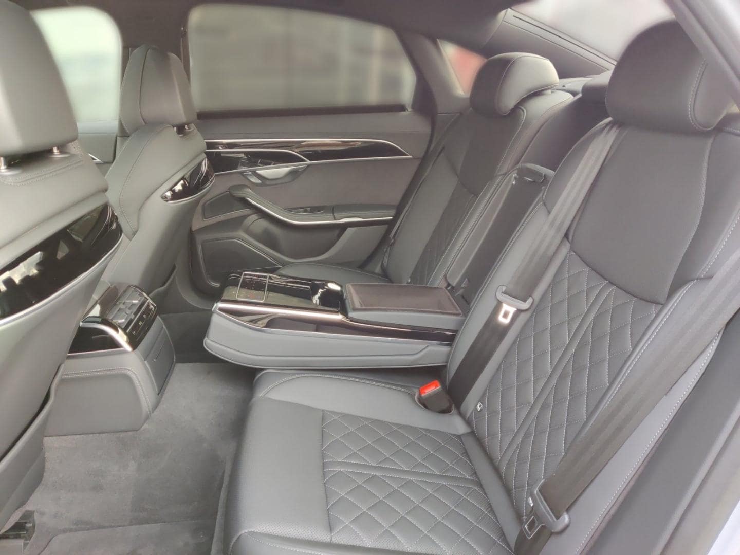 Bild über Audi A8 TFSI e 60 TFSI e quattro 340 kW tiptronic - für weitere Informationen kontaktieren Sie den Audi Partner