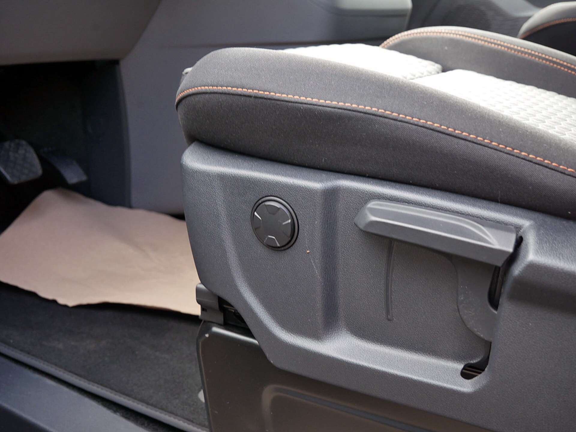 Volkswagen e-Caravelle Life
