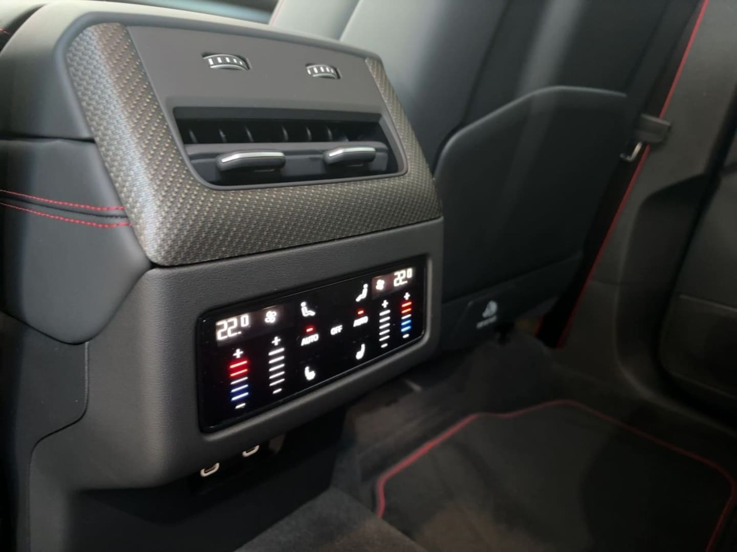 Bild über Audi Q7 SUV TDI quattro 220 kW tiptronic - für weitere Informationen kontaktieren Sie den Audi Partner
