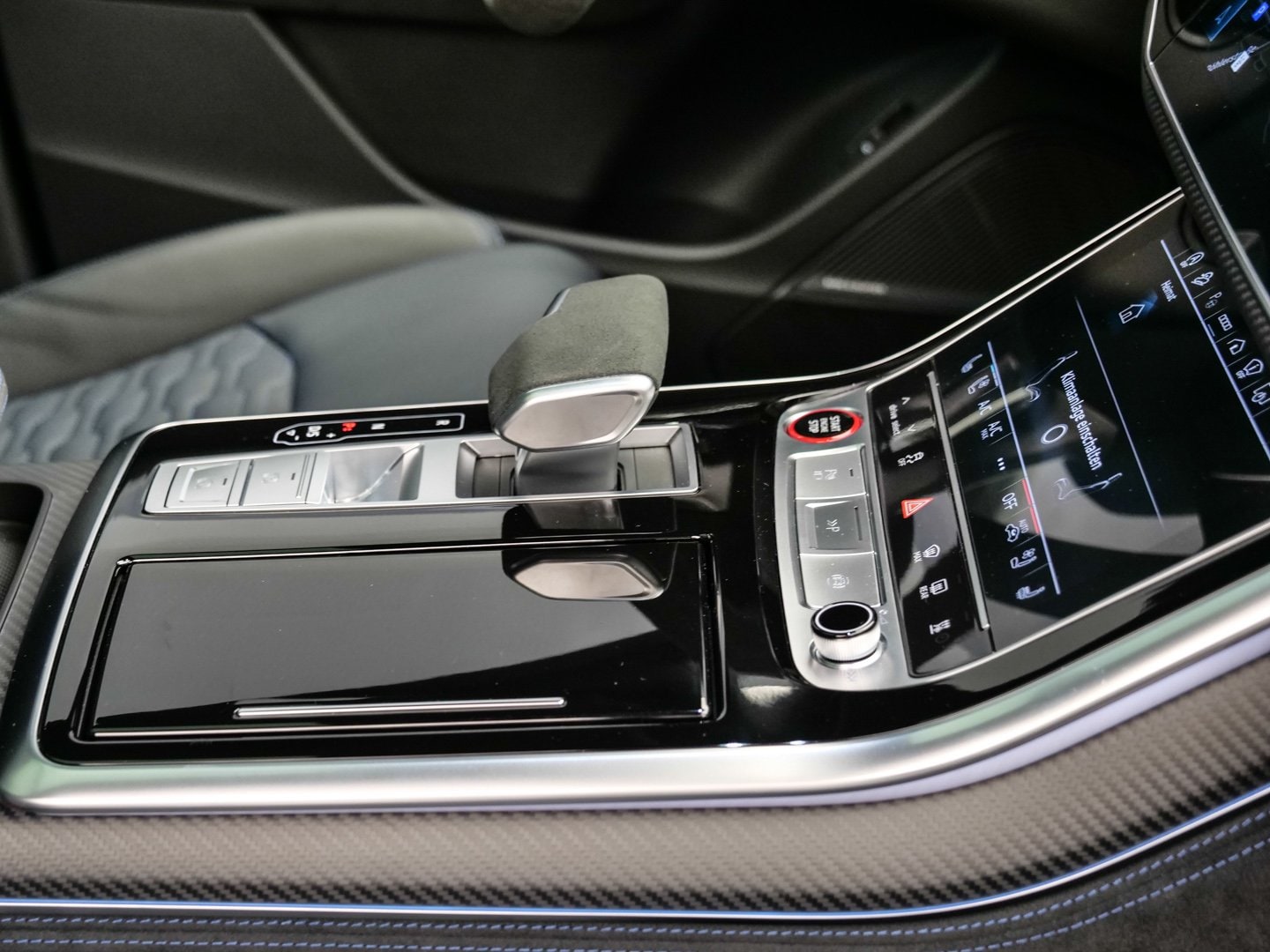 Bild über Audi RS Q8 SUV TFSI quattro 471 kW tiptronic - für weitere Informationen kontaktieren Sie den Audi Partner
