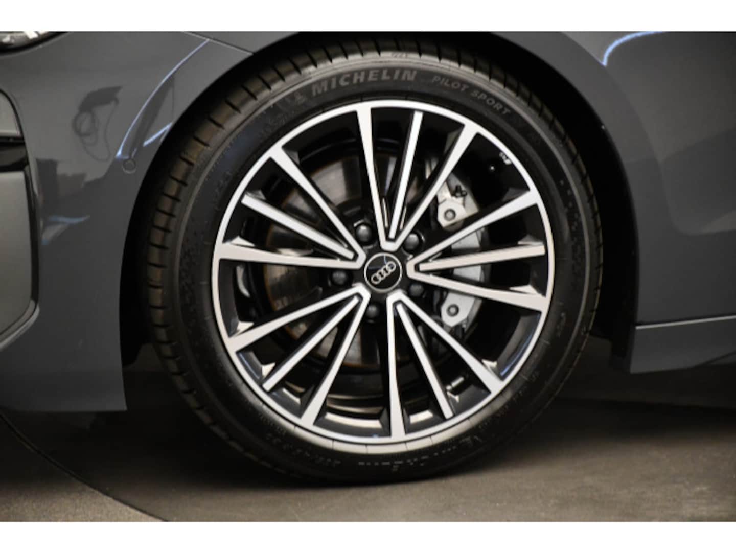 Bild über Audi A6 Sportback e-tron e-tron quattro - für weitere Informationen kontaktieren Sie den Audi Partner